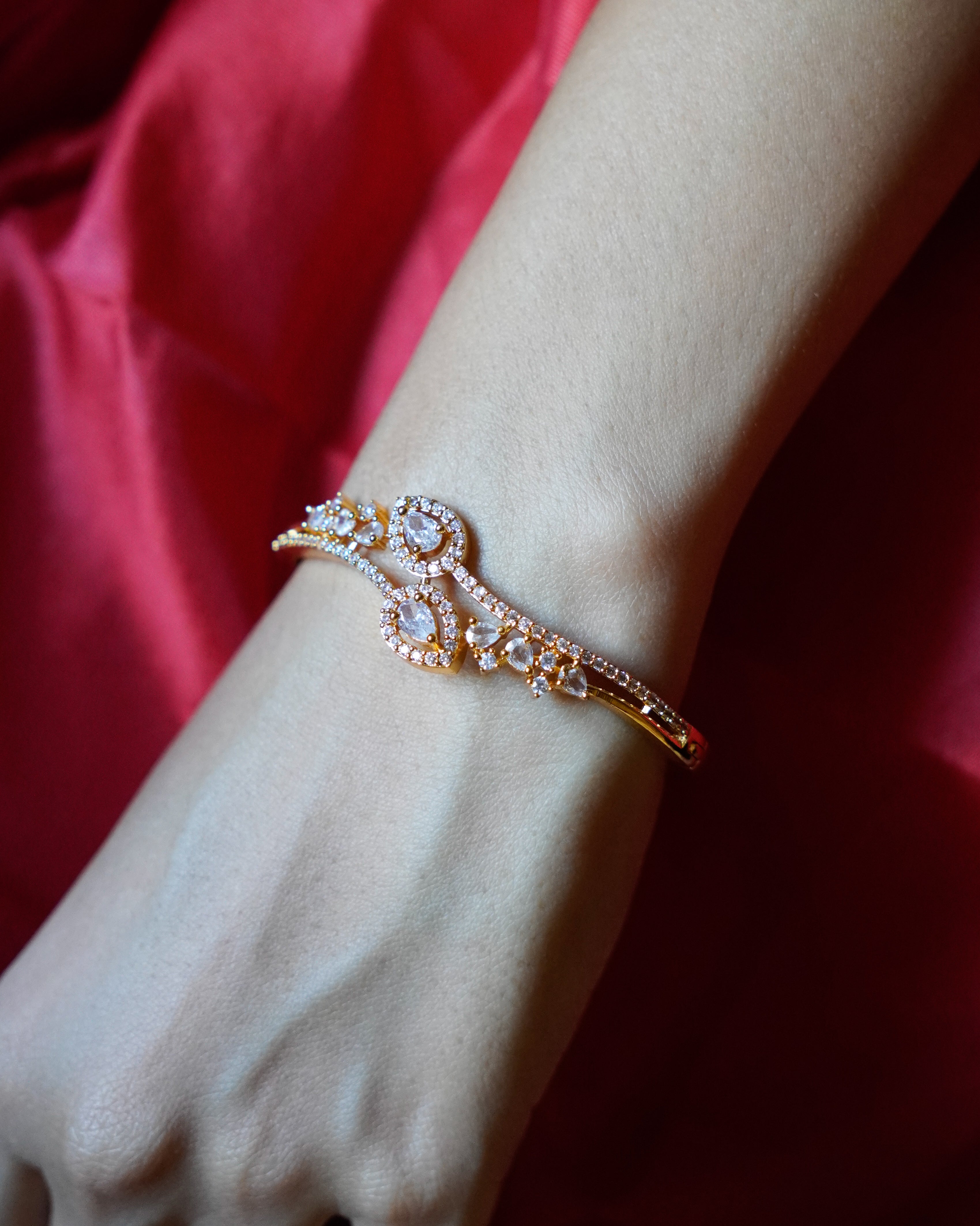 ORO- Ad Studded Leaf Style Bracelet