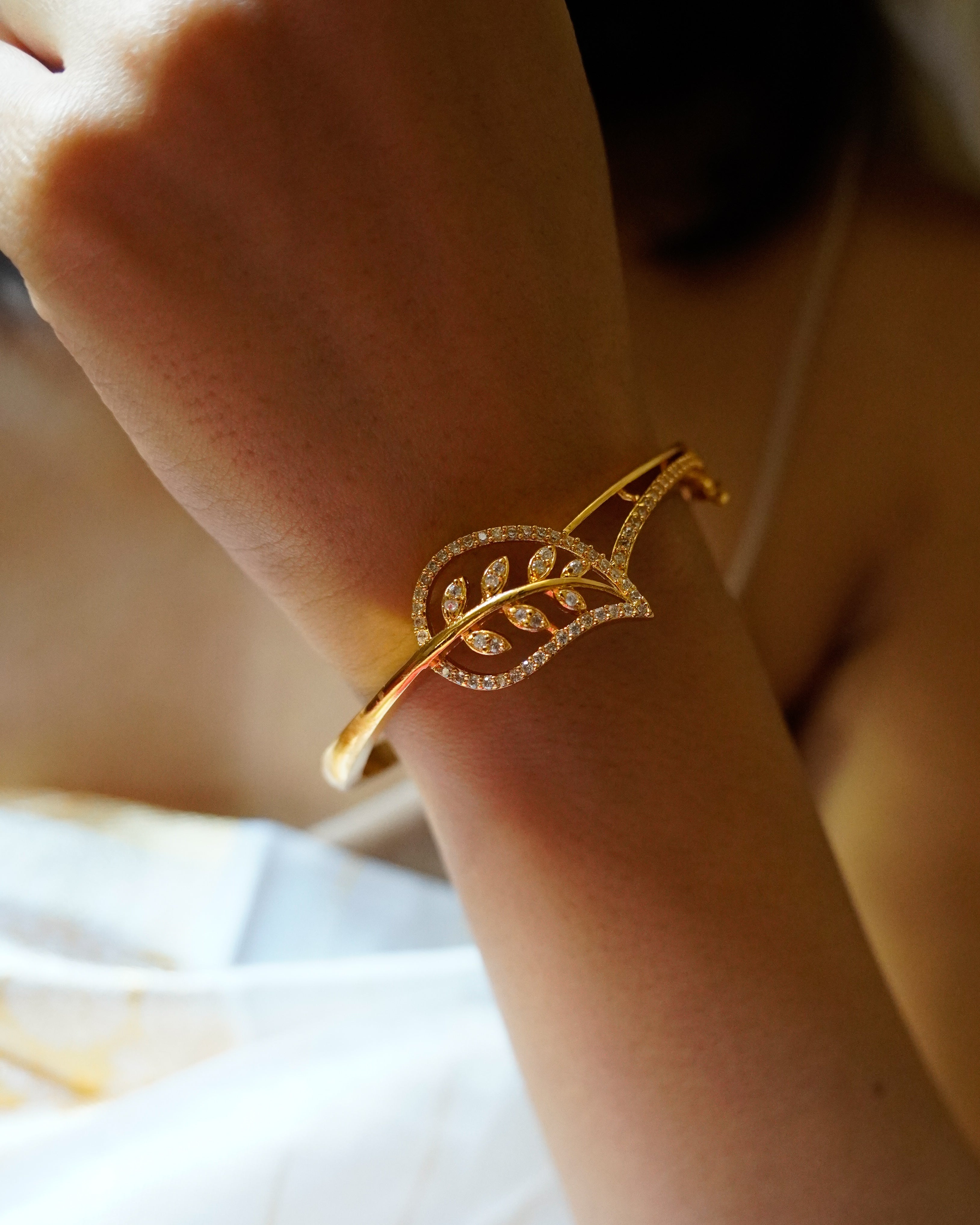 ORO- Stylish Leaf Diamond Bangle
