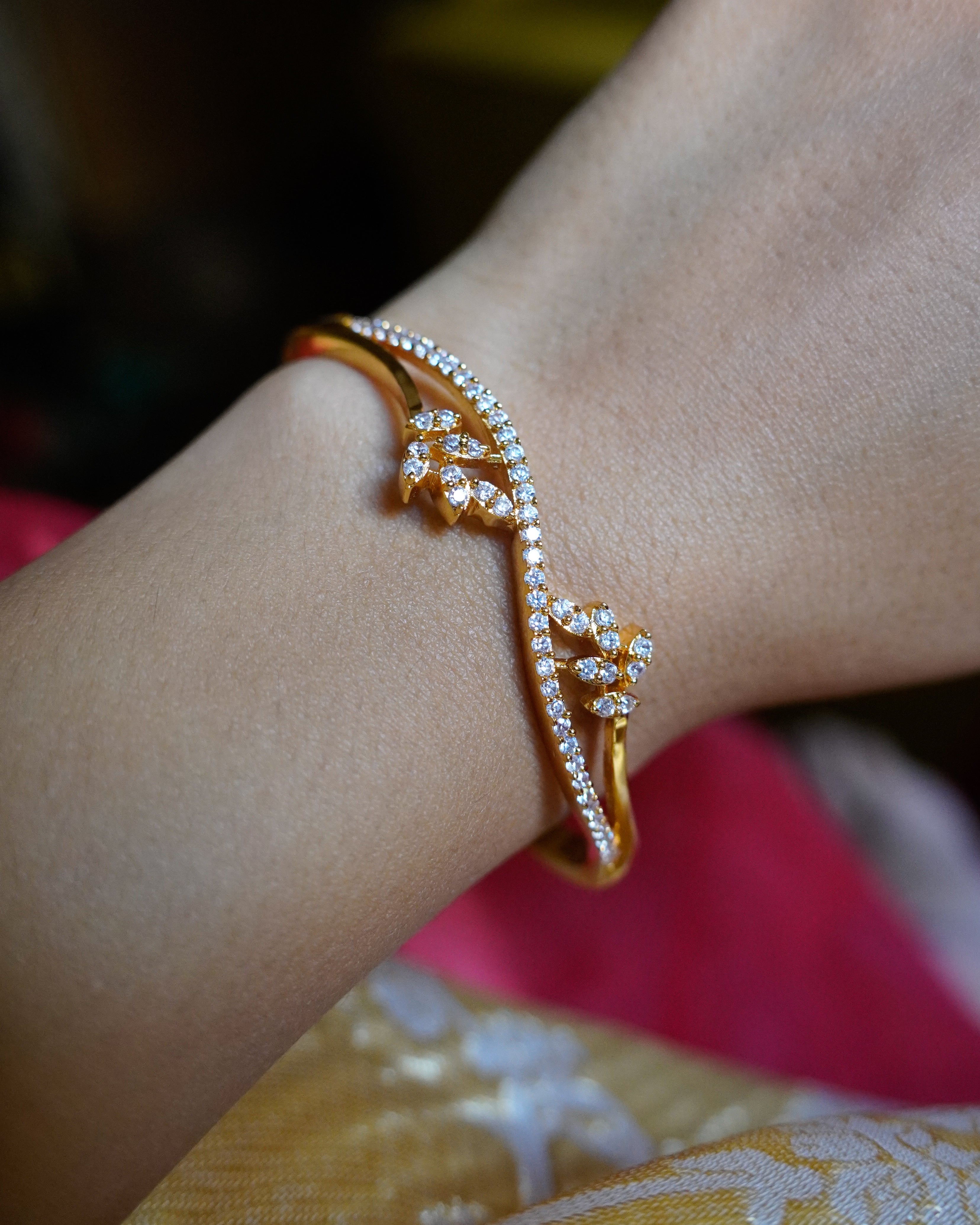 ORO-Sparkling Elegance Cz Studded Flower Bracelet