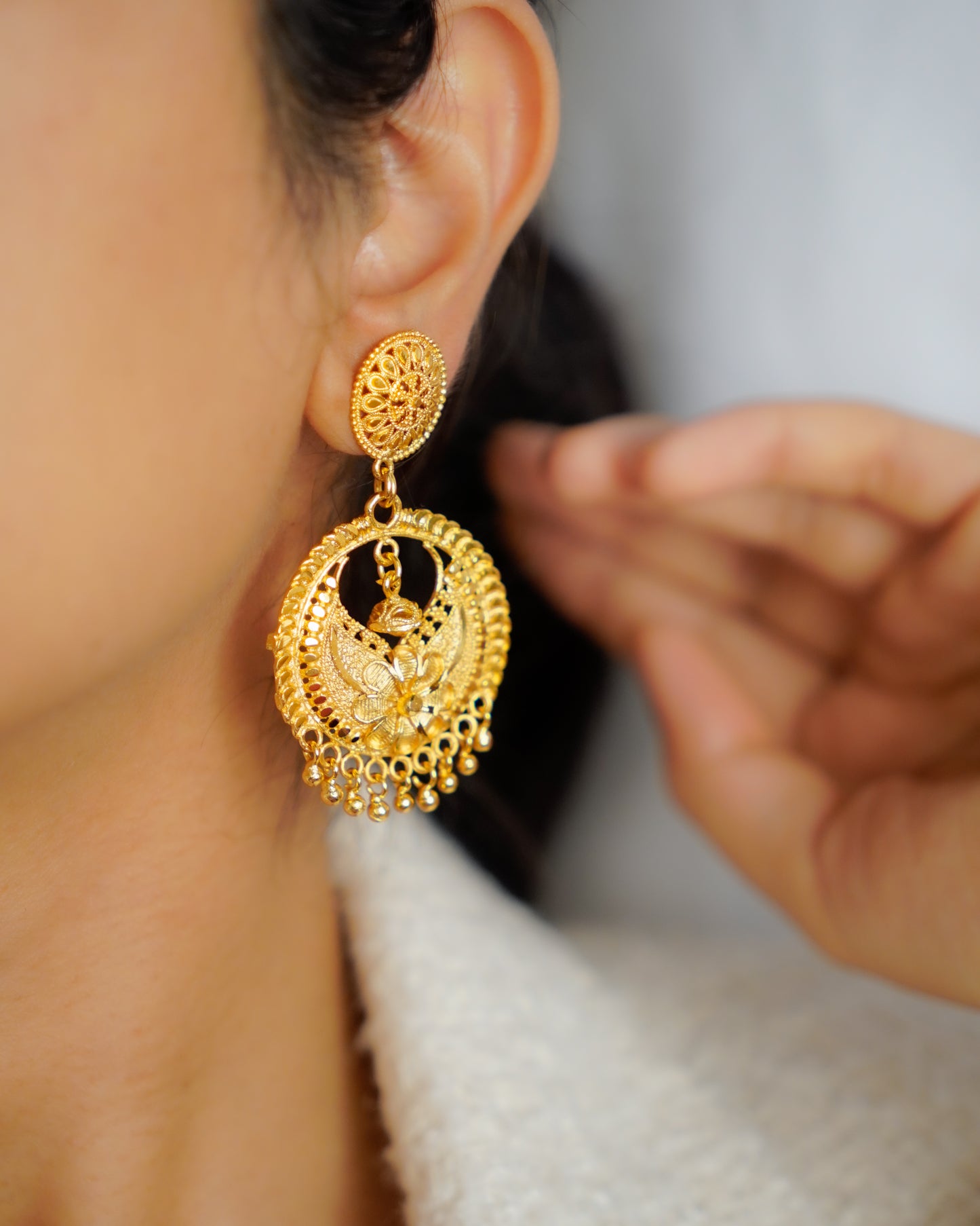 ORO-Gleaming Gold Chandbali Earrings