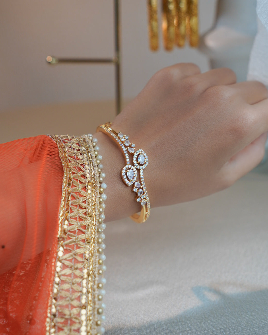 ORO- Ad Studded Leaf Style Bracelet