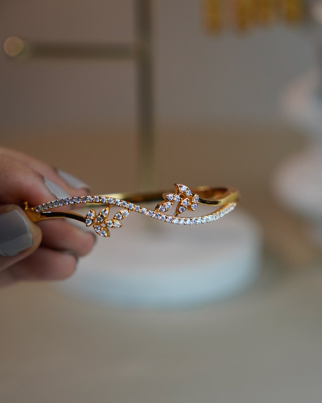 ORO-Sparkling Elegance Cz Studded Flower Bracelet