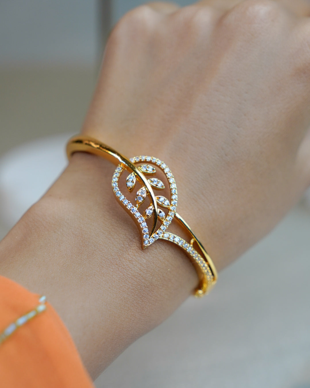 ORO- Stylish Leaf Diamond Bangle