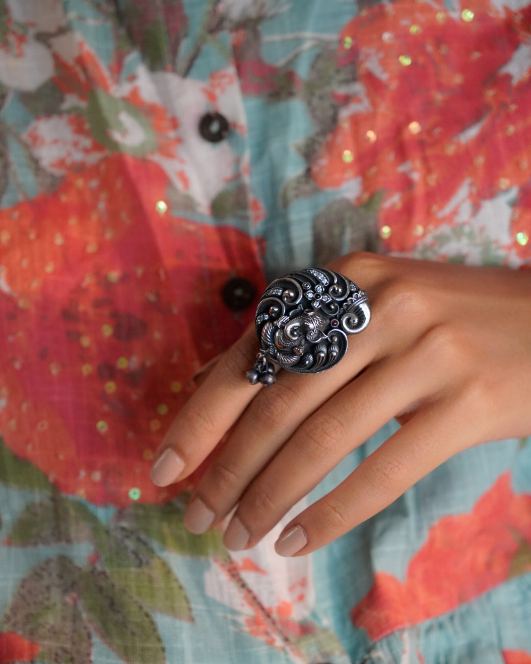 Anassa-Ganesh Gleaming Radiant Ring