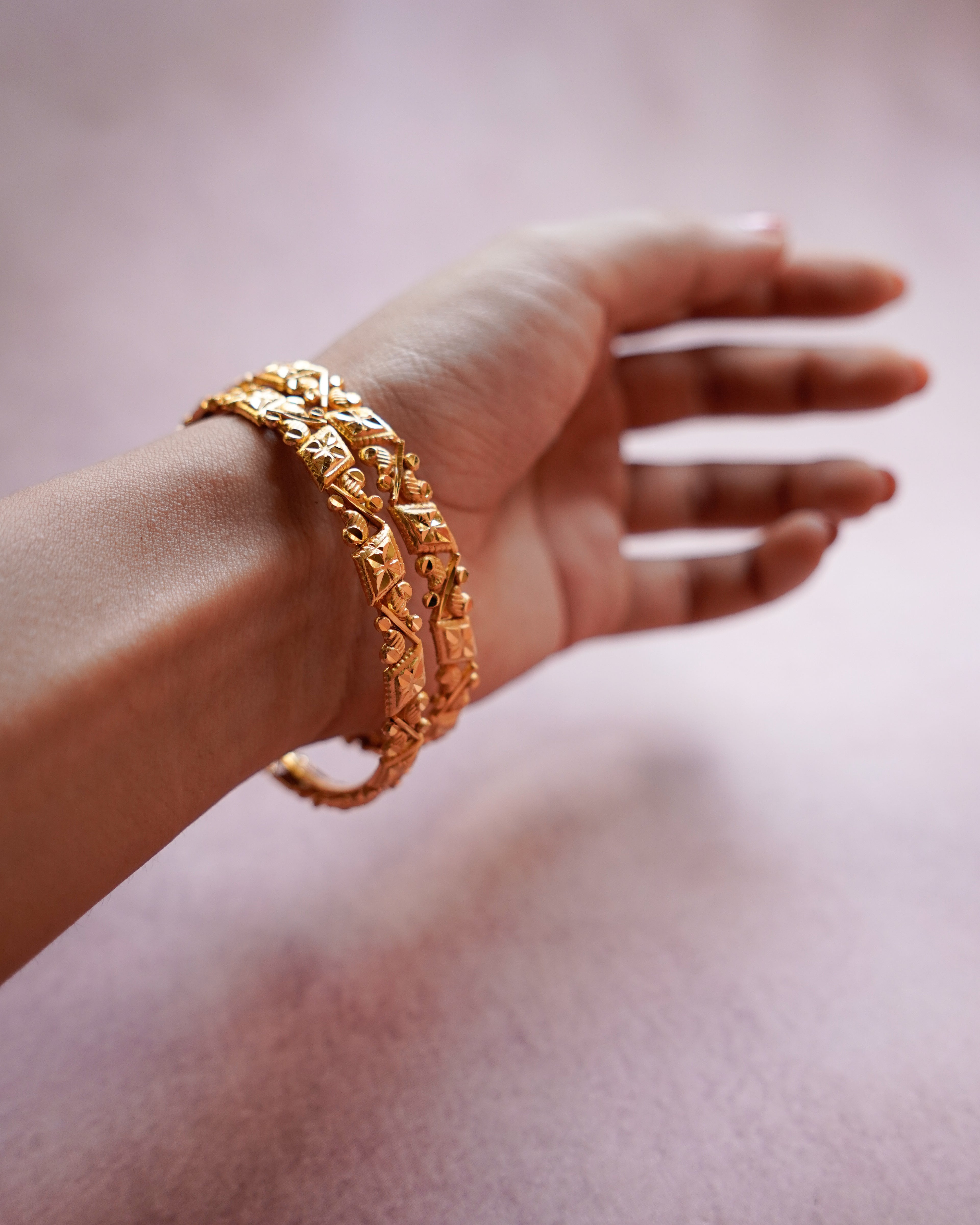 ORO-ORO Traditional Gold Churi Bangles