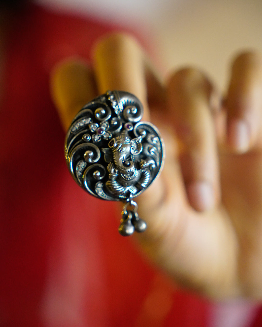 Anassa-Ganesh Gleaming Radiant Ring