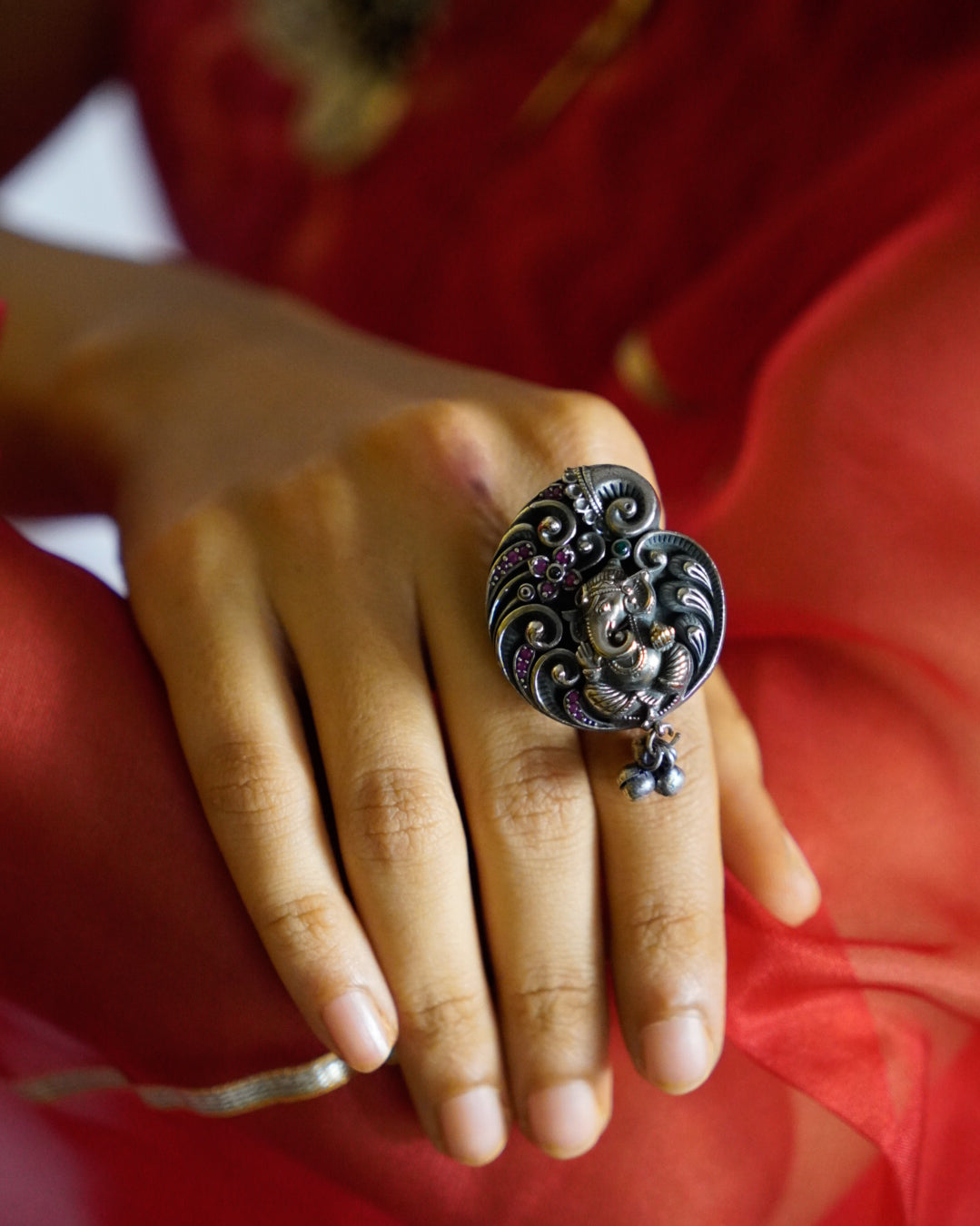 Anassa-Ganesh Gleaming Radiant Ring