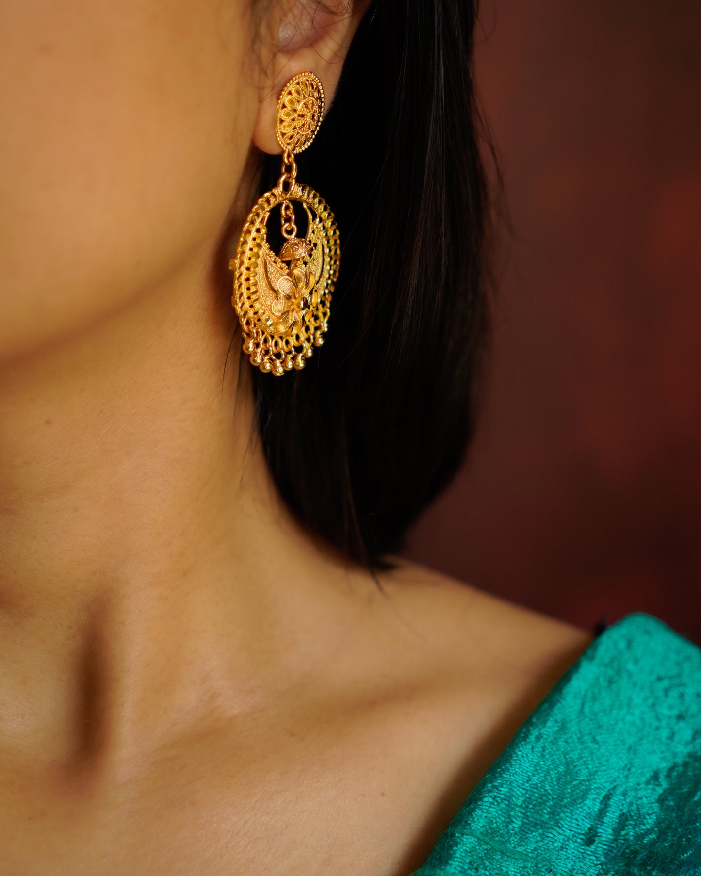 ORO-Gleaming Gold Chandbali Earrings