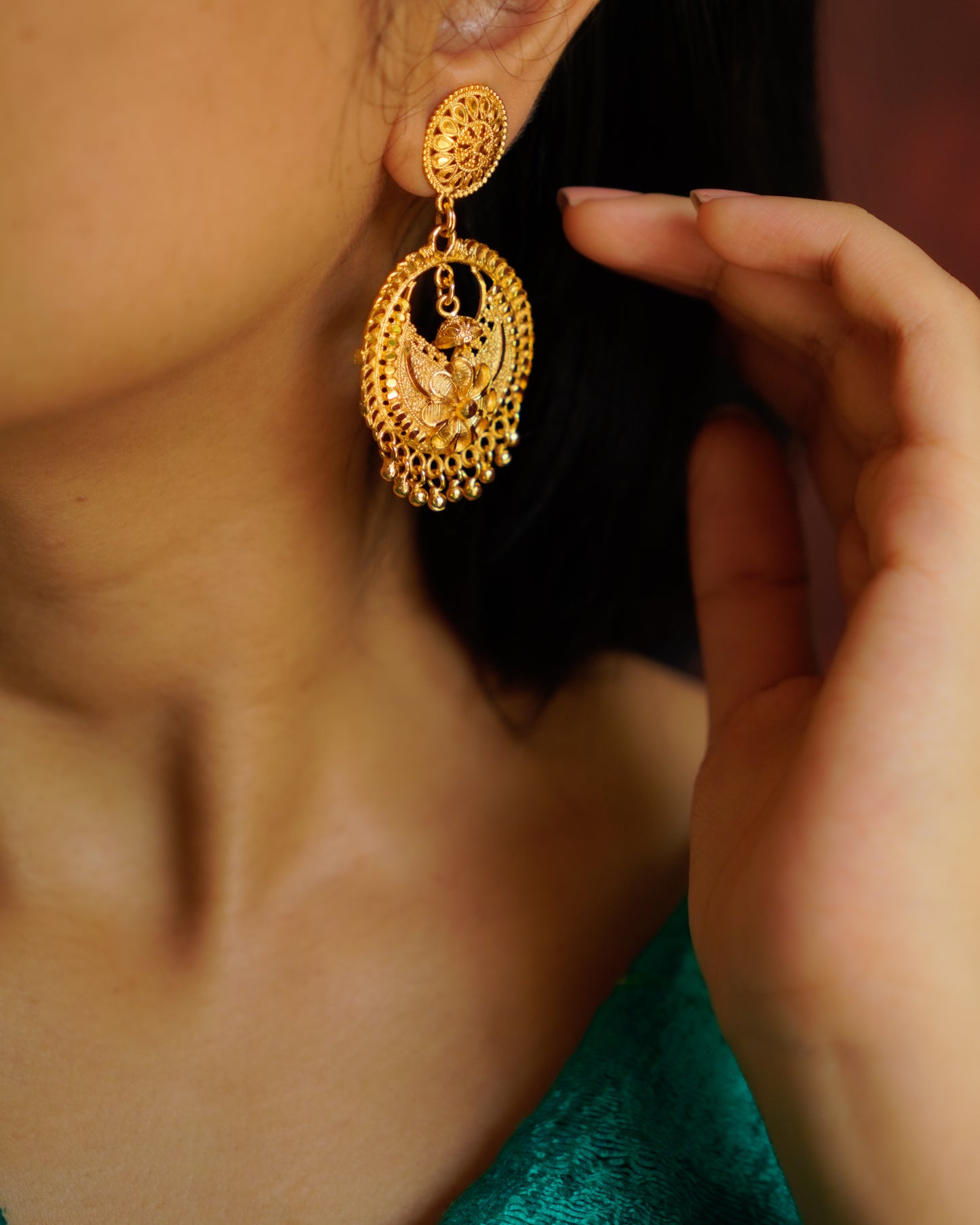 ORO-Gleaming Gold Chandbali Earrings