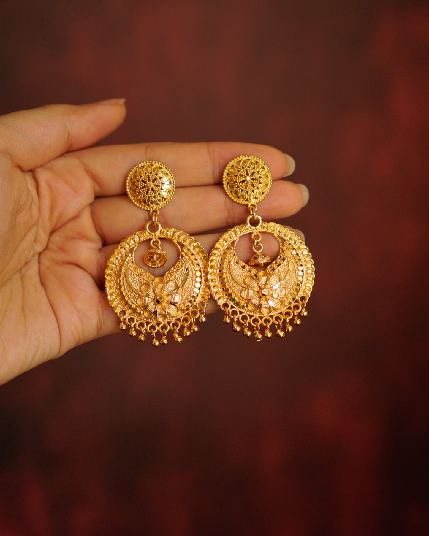 ORO-Gleaming Gold Chandbali Earrings