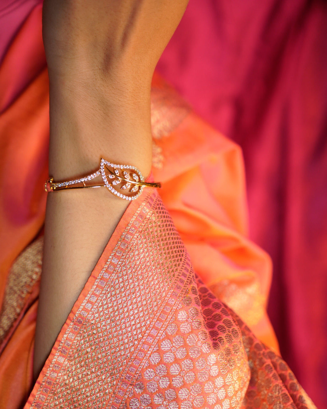 ORO- Stylish Leaf Diamond Bangle