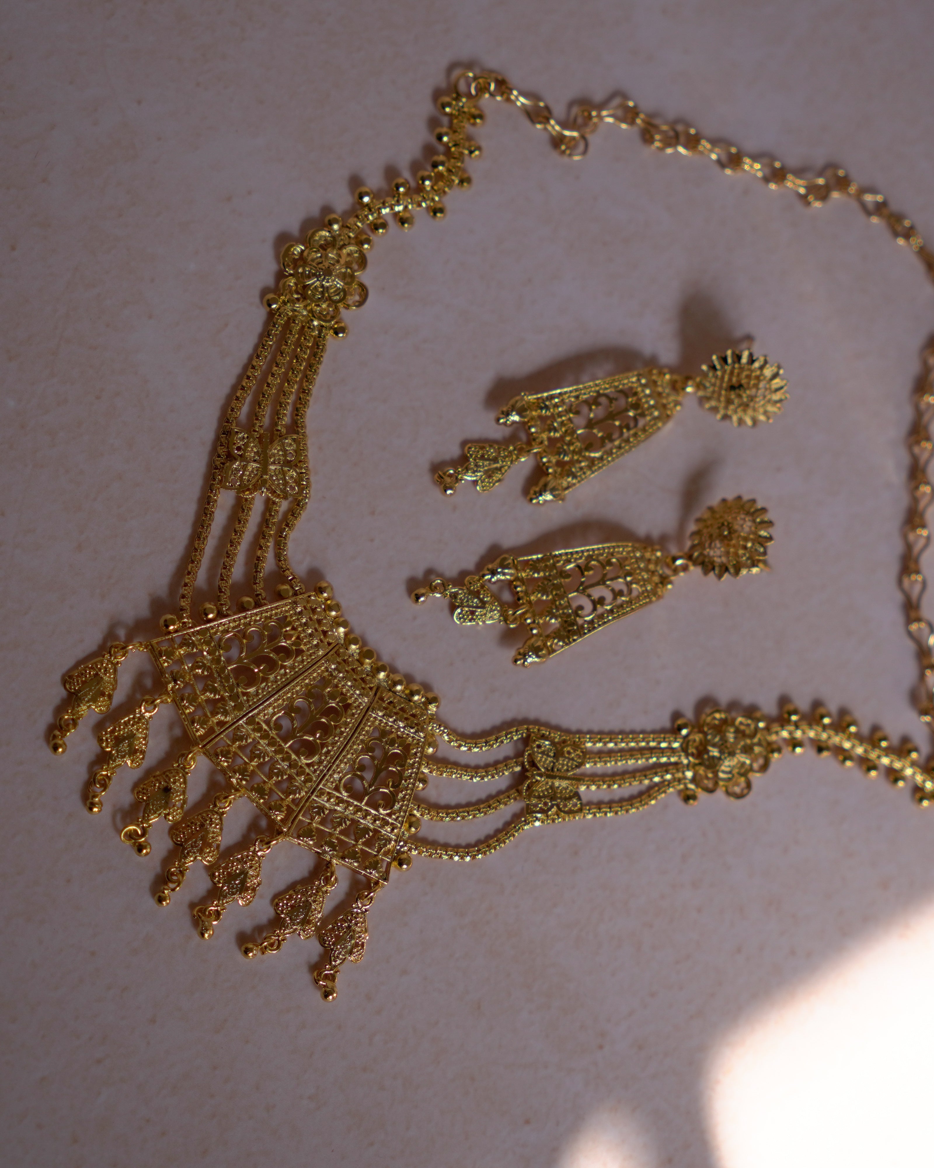 ORO-Opulent Floral Gold Necklace Set