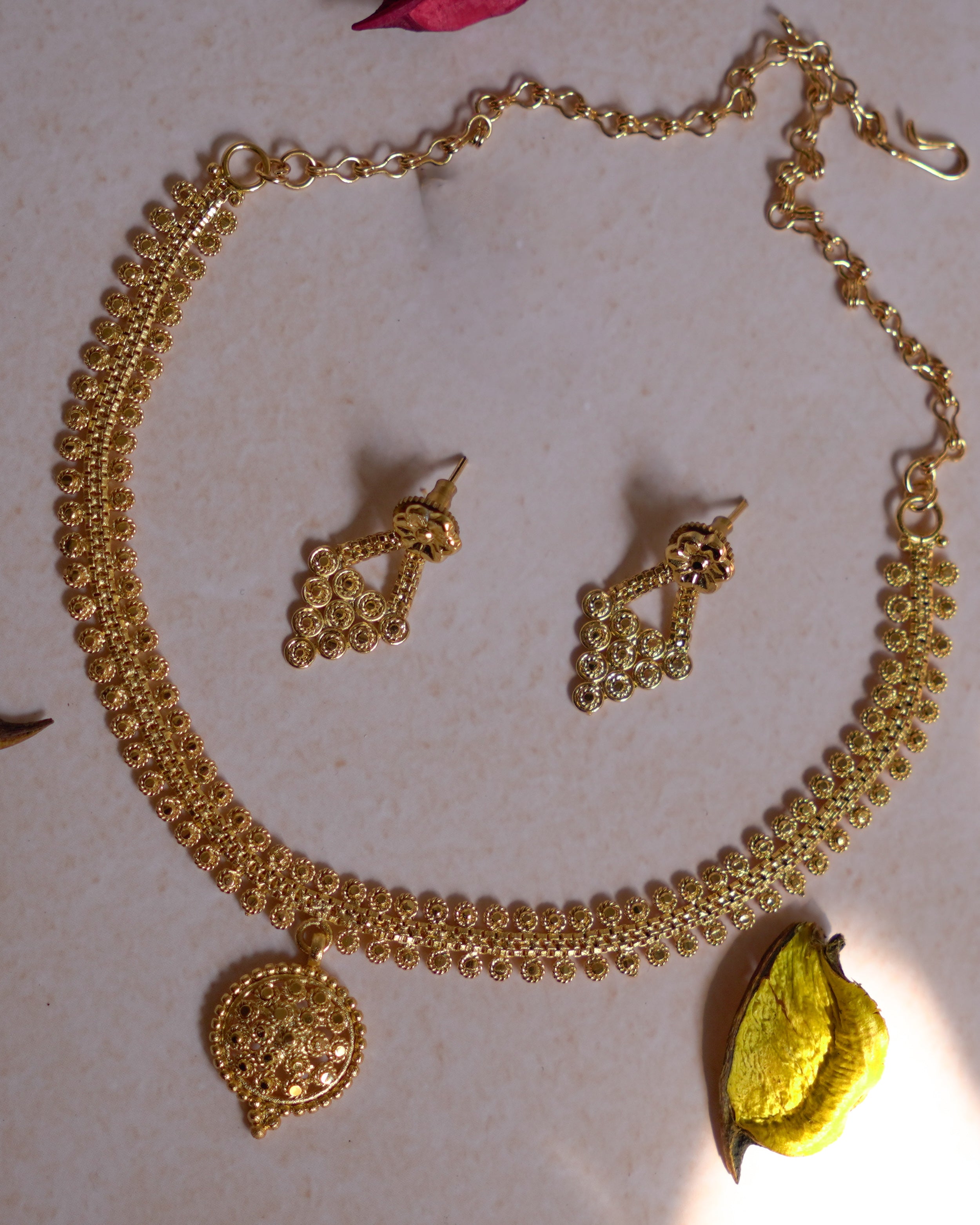 ORO-Alluring Gold Necklace Set