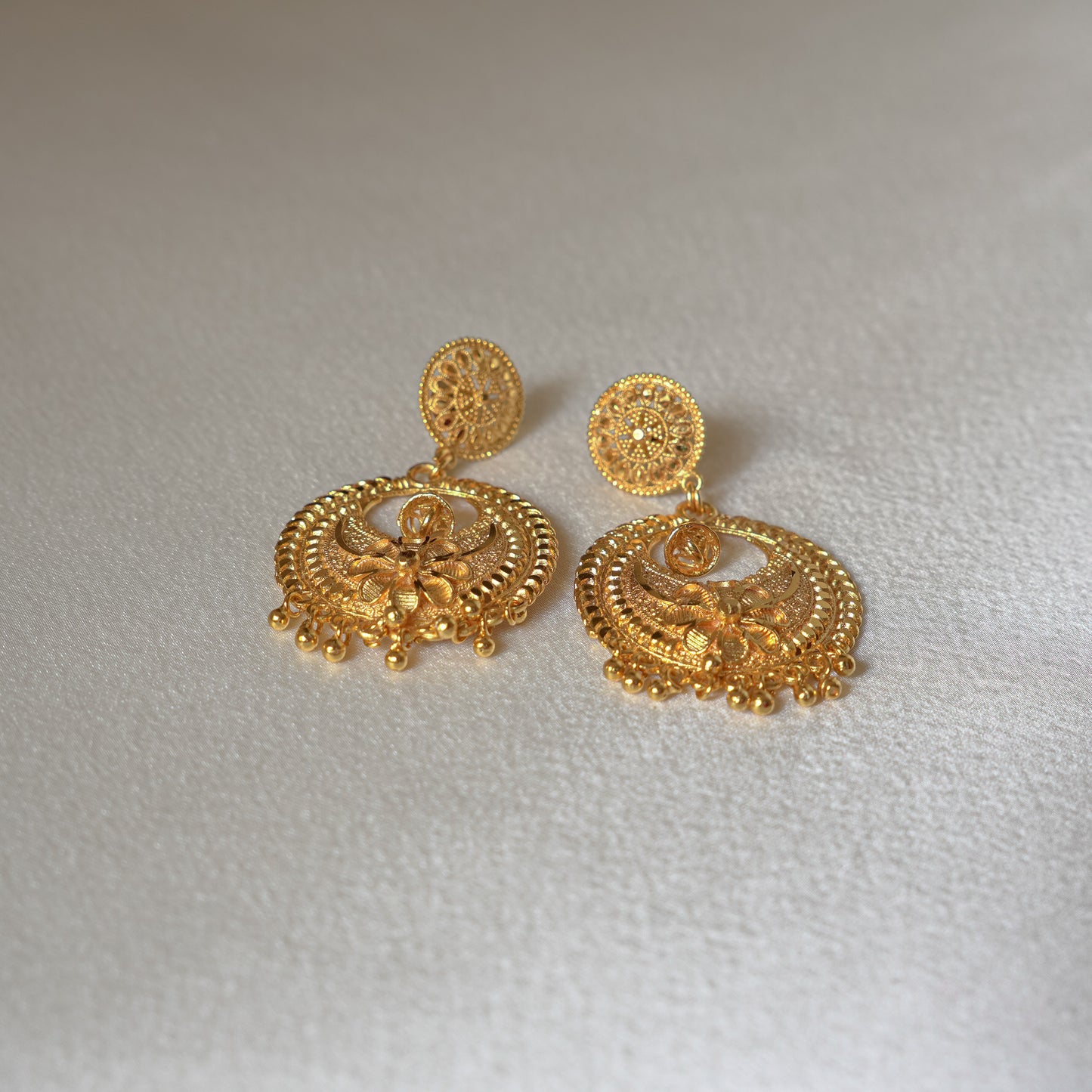ORO-Gleaming Gold Chandbali Earrings