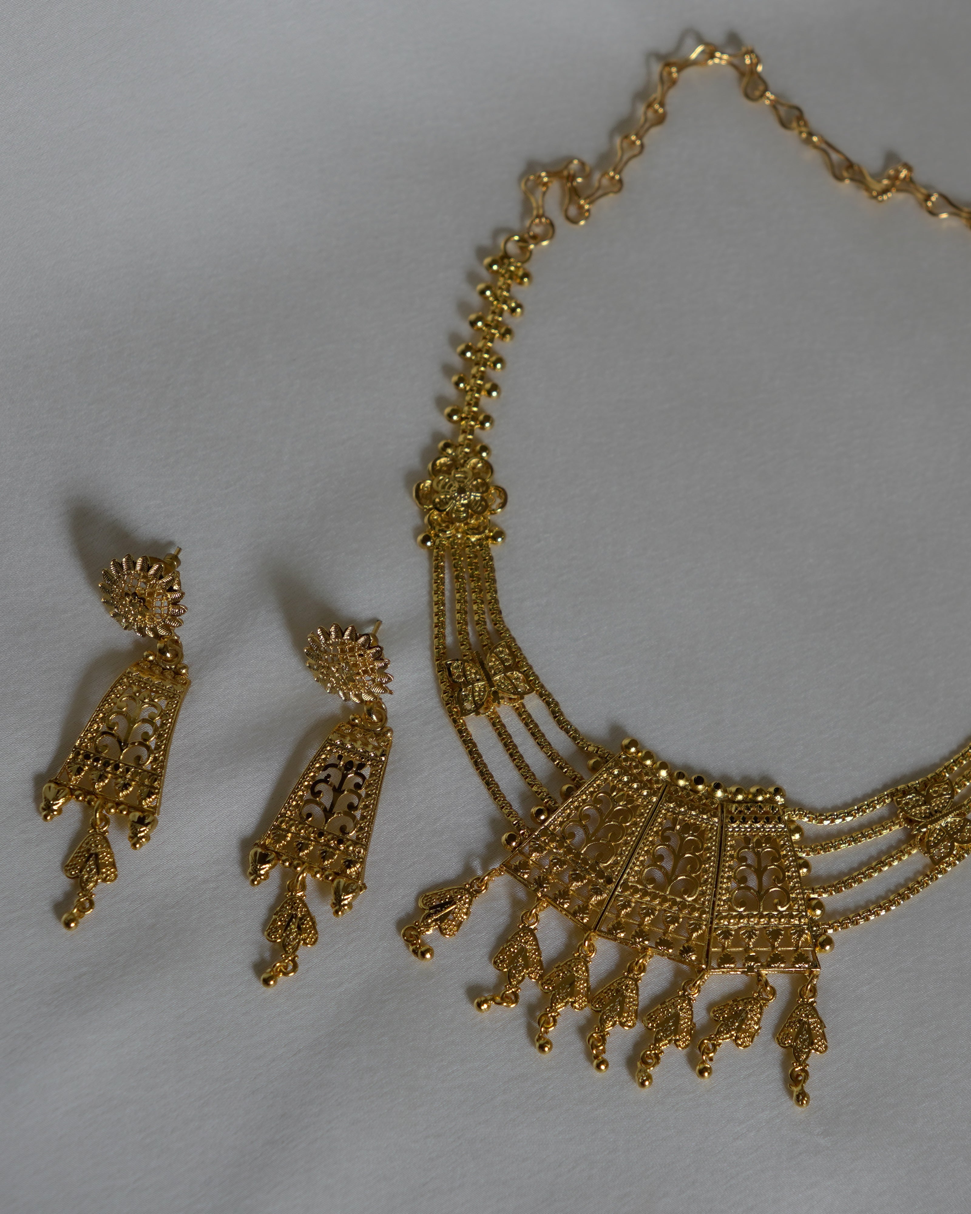 ORO-Opulent Floral Gold Necklace Set