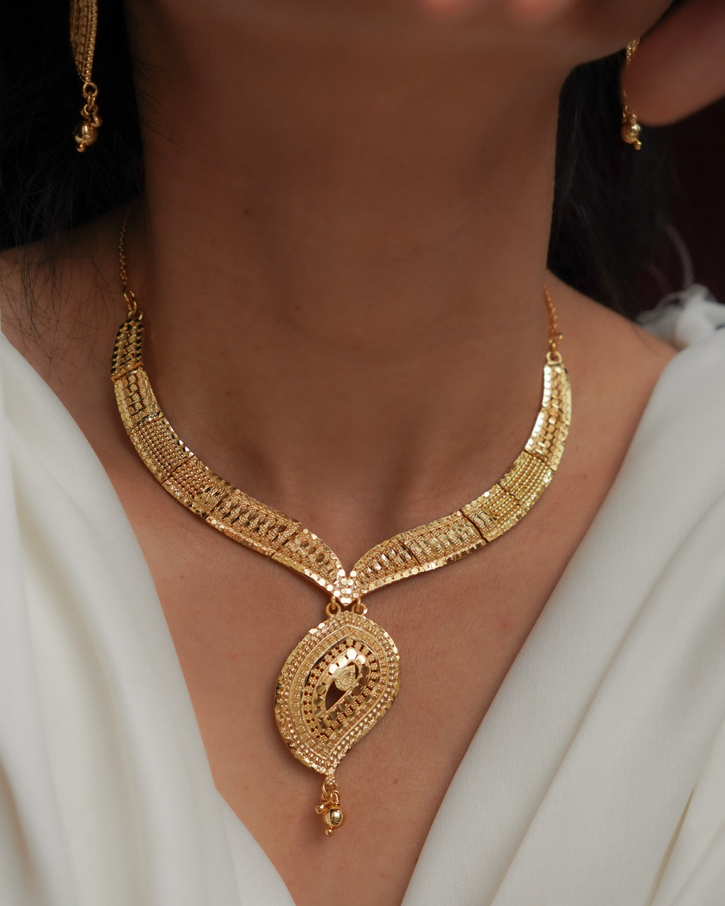ORO- Traditional Paisley Necklace Set with Earrings