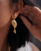 ORO- Traditional Paisley Necklace Set with Earrings
