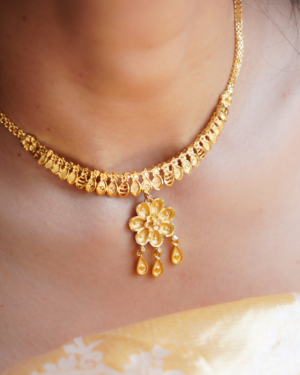 ORO- Gold Plated Flower Pendant Necklace & Earring Set