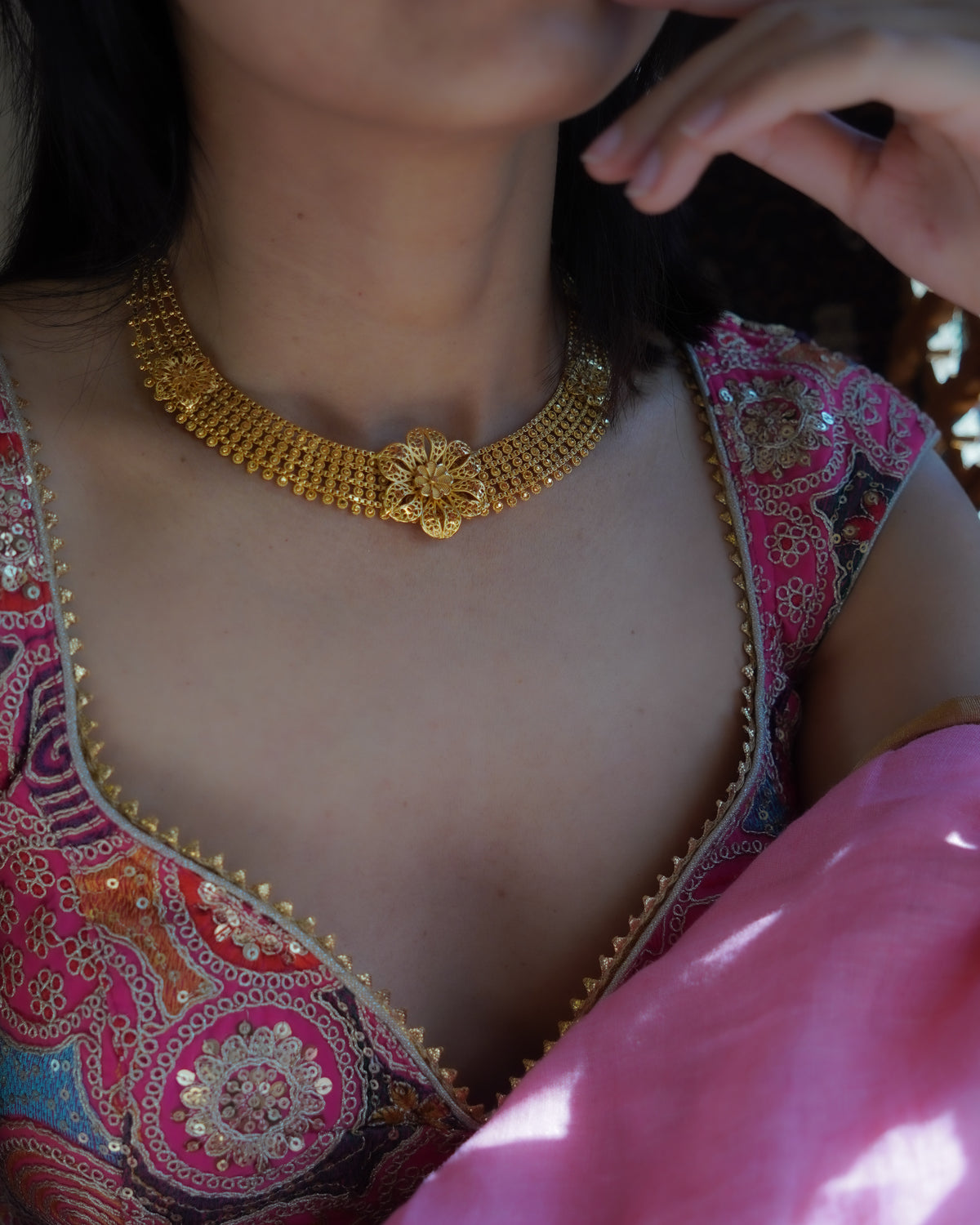 ORO- Gold Flower Necklace with Earrings