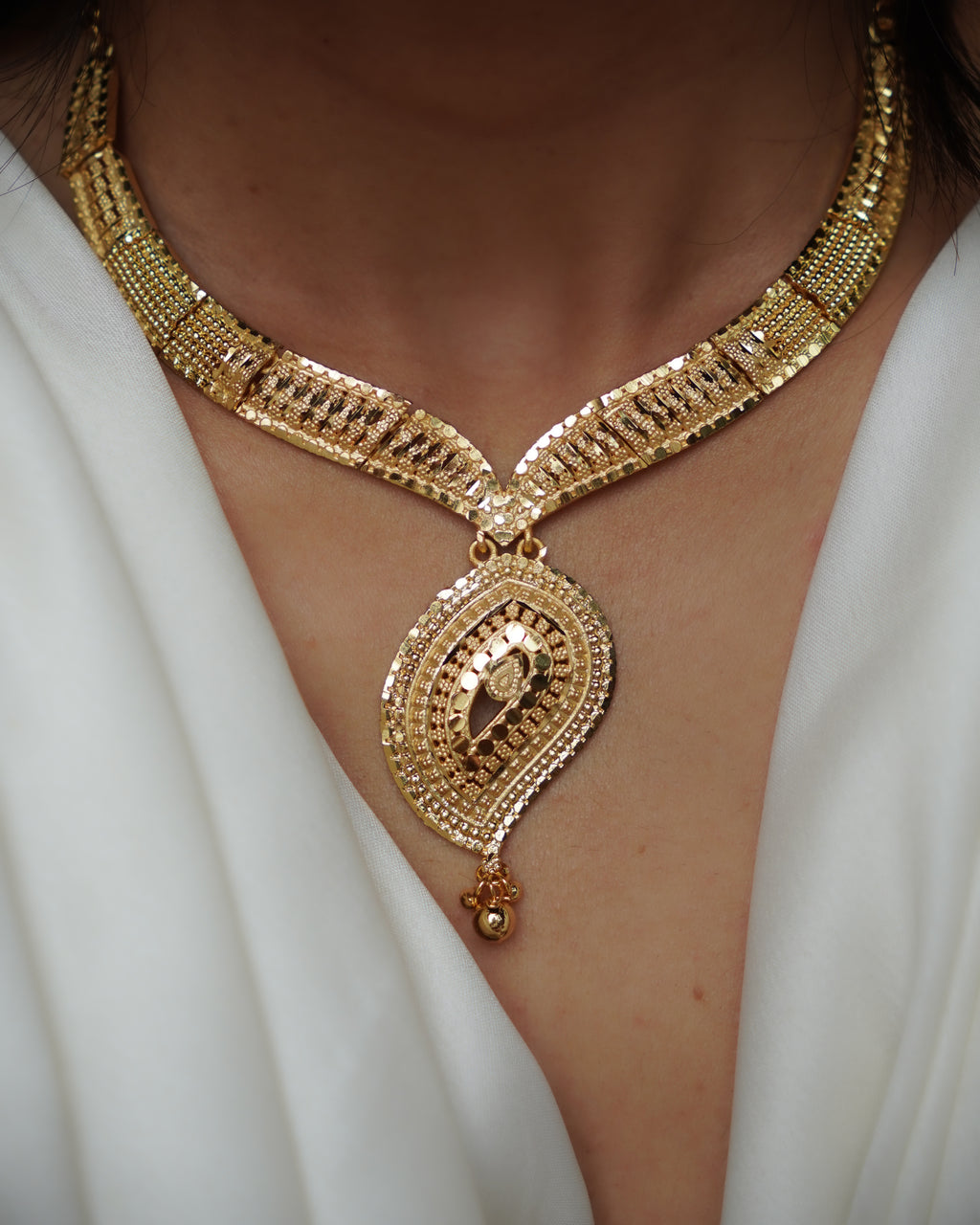 ORO- Traditional Paisley Necklace Set with Earrings