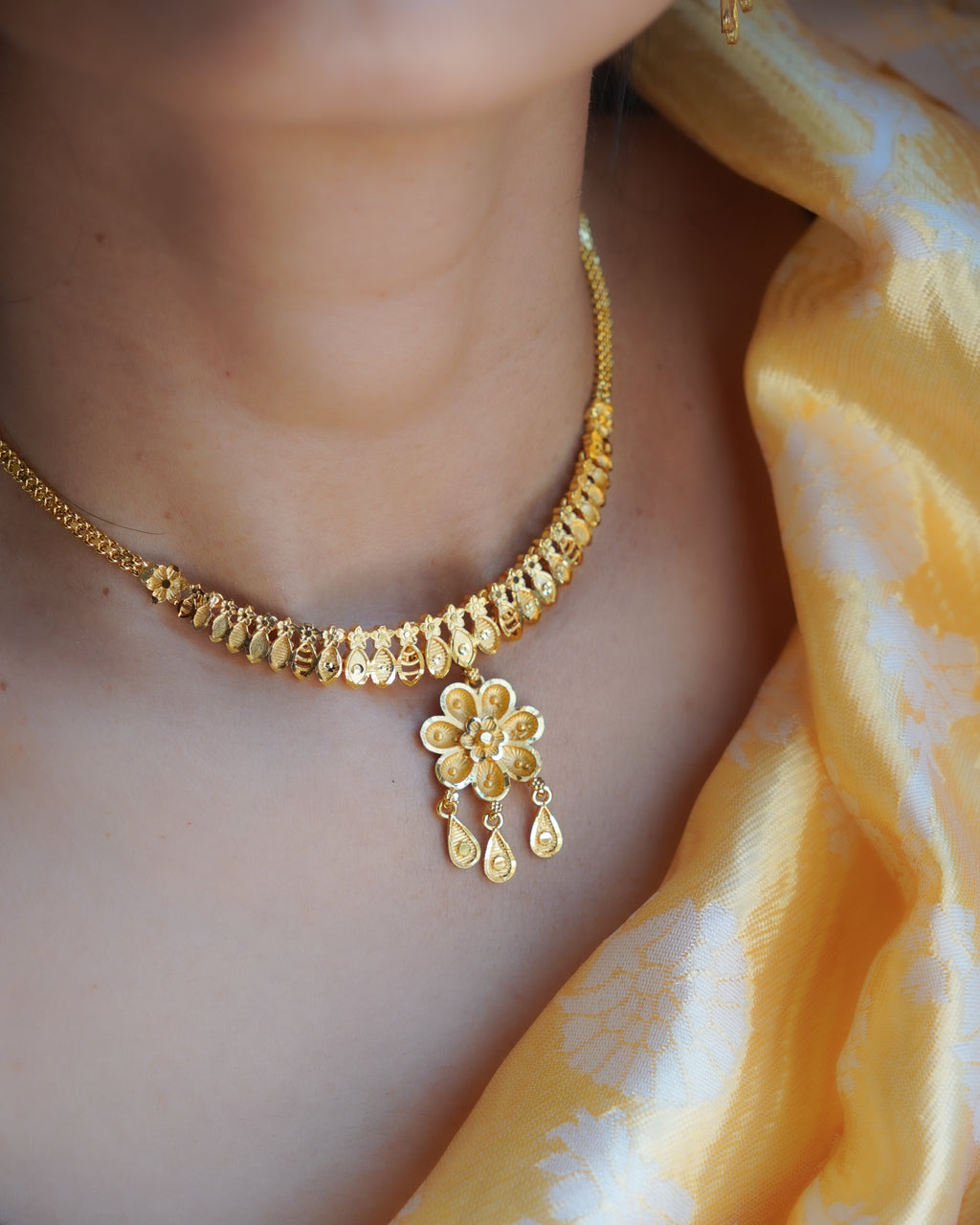 ORO- Gold Plated Flower Pendant Necklace & Earring Set