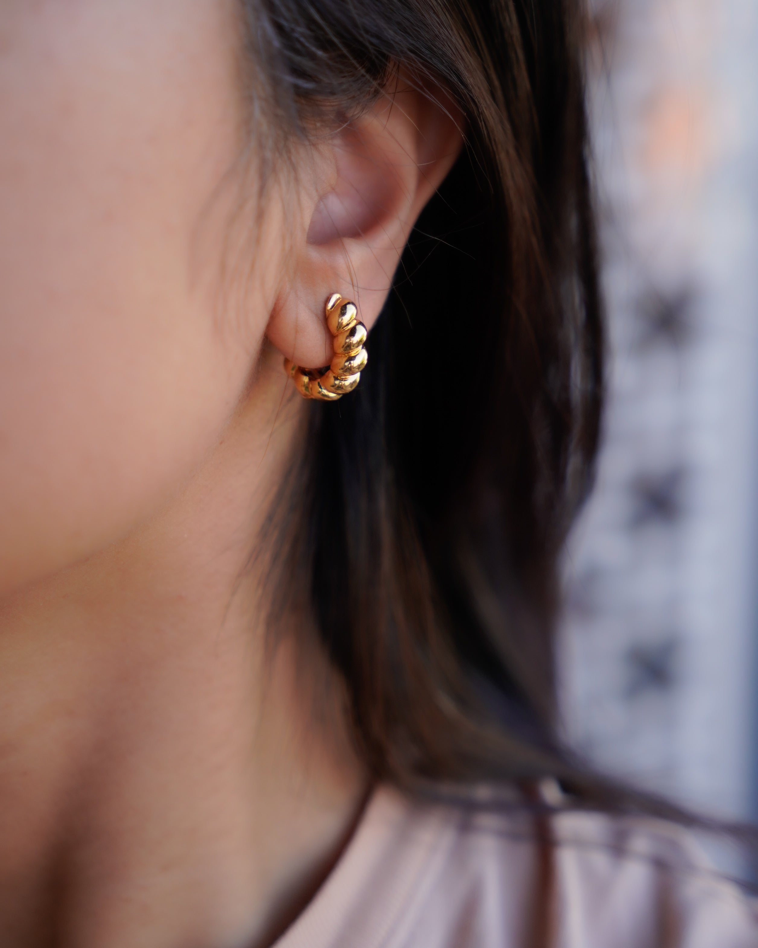 FLORA-Minimal Gold Hoop Earrings for Women | Everyday Lightweight Hoops