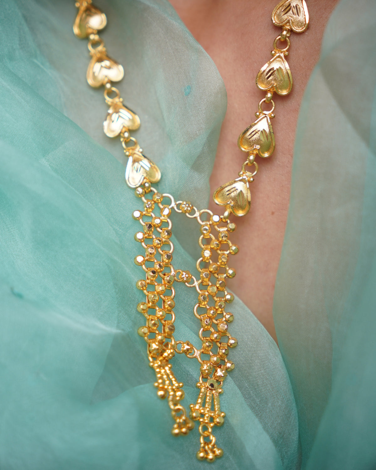 ORO- Flora Heart Motif Gold Plated Necklace & Earrings Set