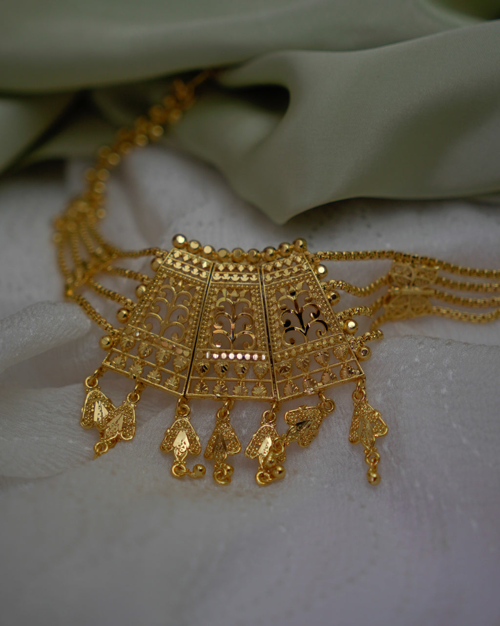 ORO-Opulent Floral Gold Necklace Set
