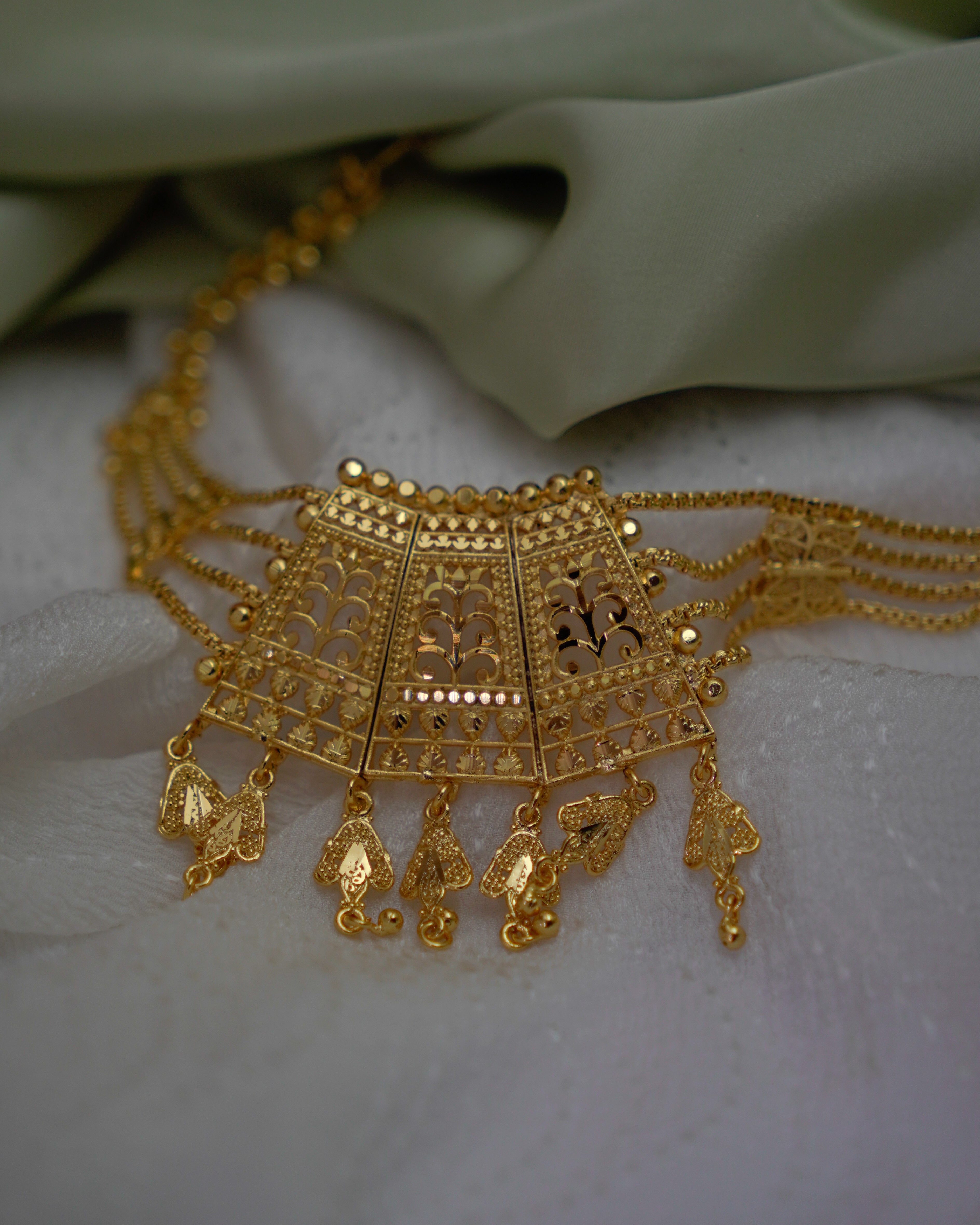 ORO-Opulent Floral Gold Necklace Set