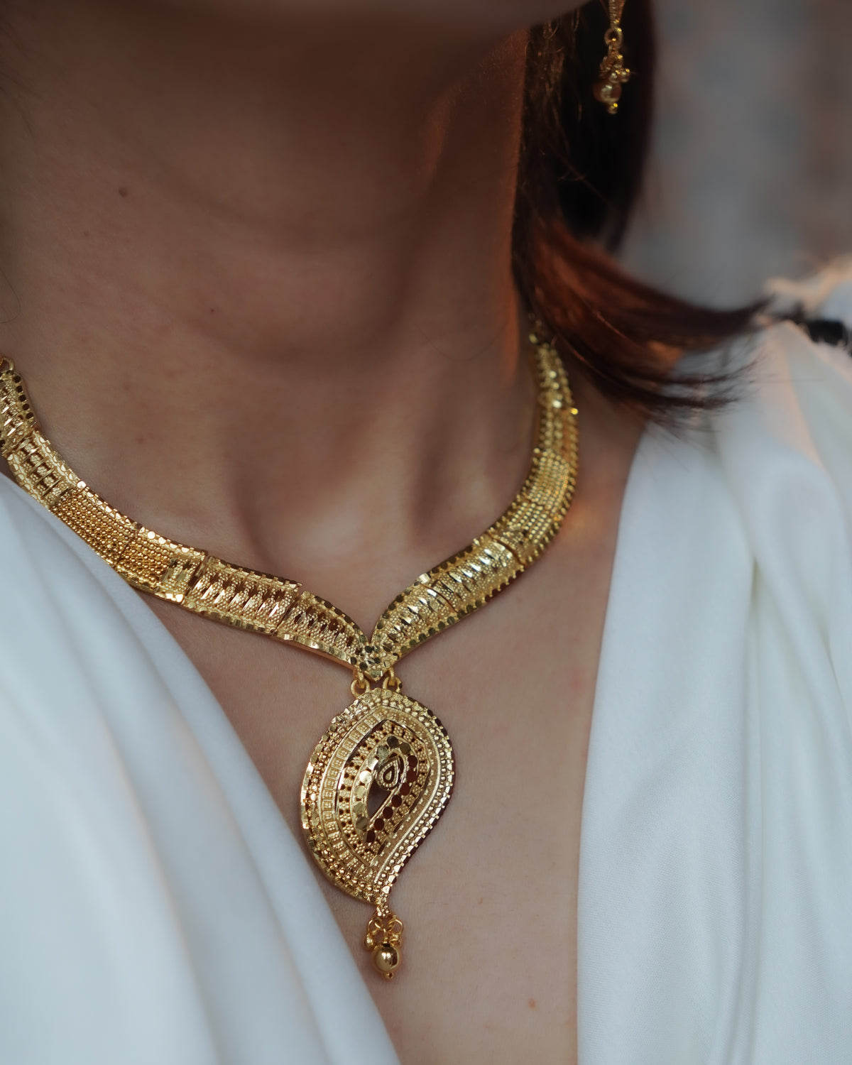ORO- Traditional Paisley Necklace Set with Earrings