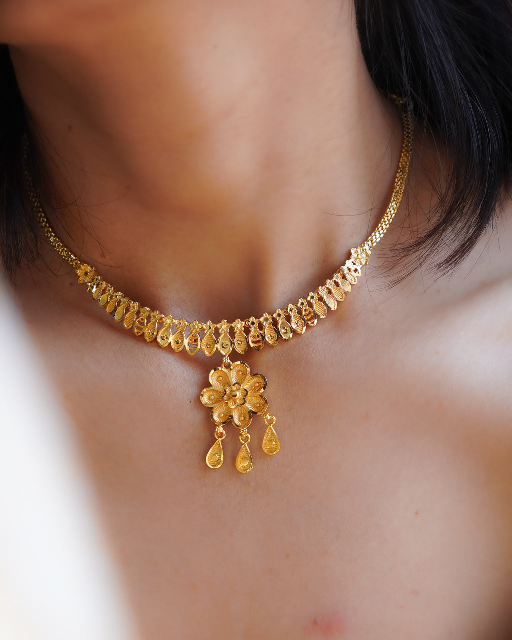 ORO- Gold Plated Flower Pendant Necklace & Earring Set