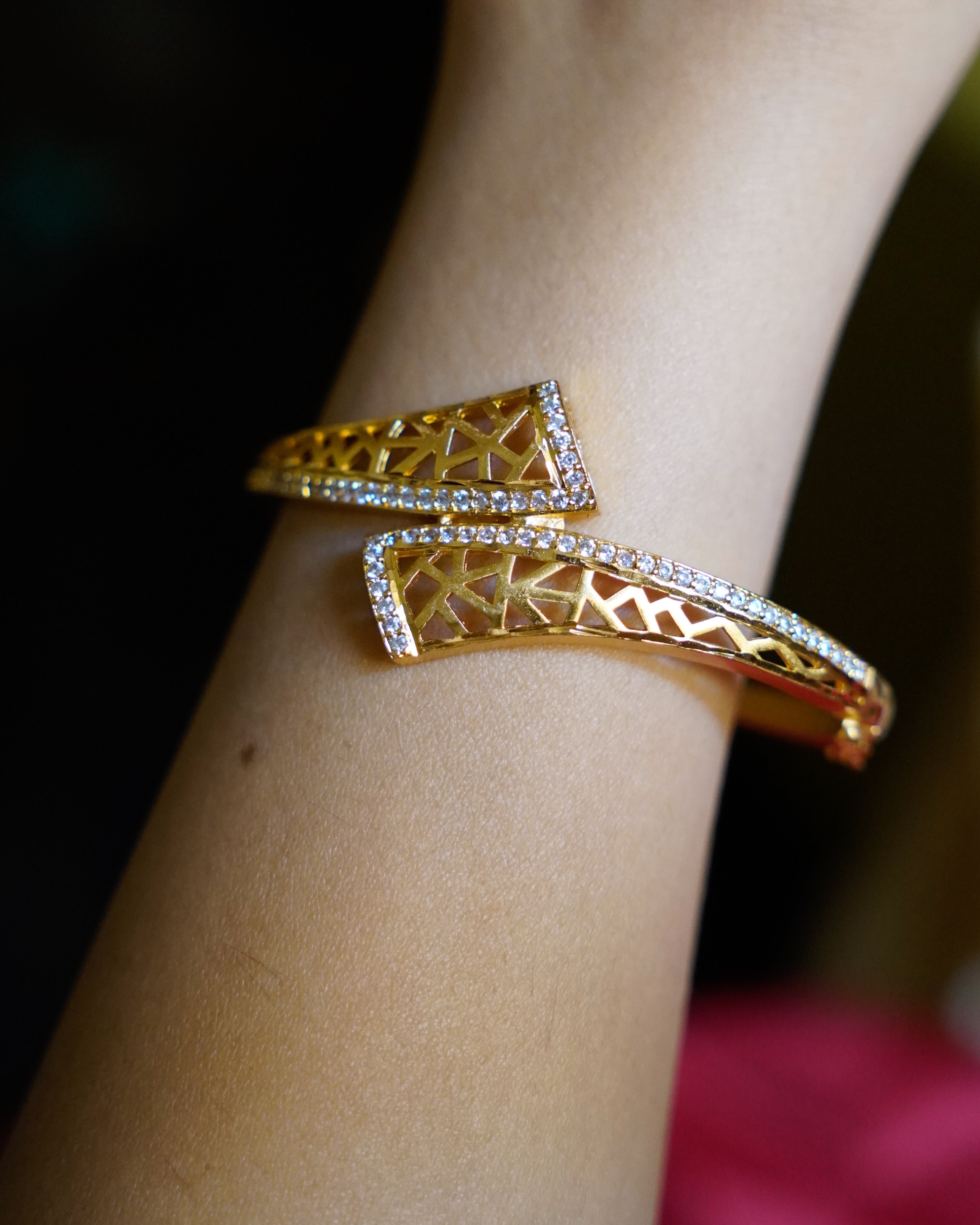 ORO-Beautiful Diamond Gold Bracelet