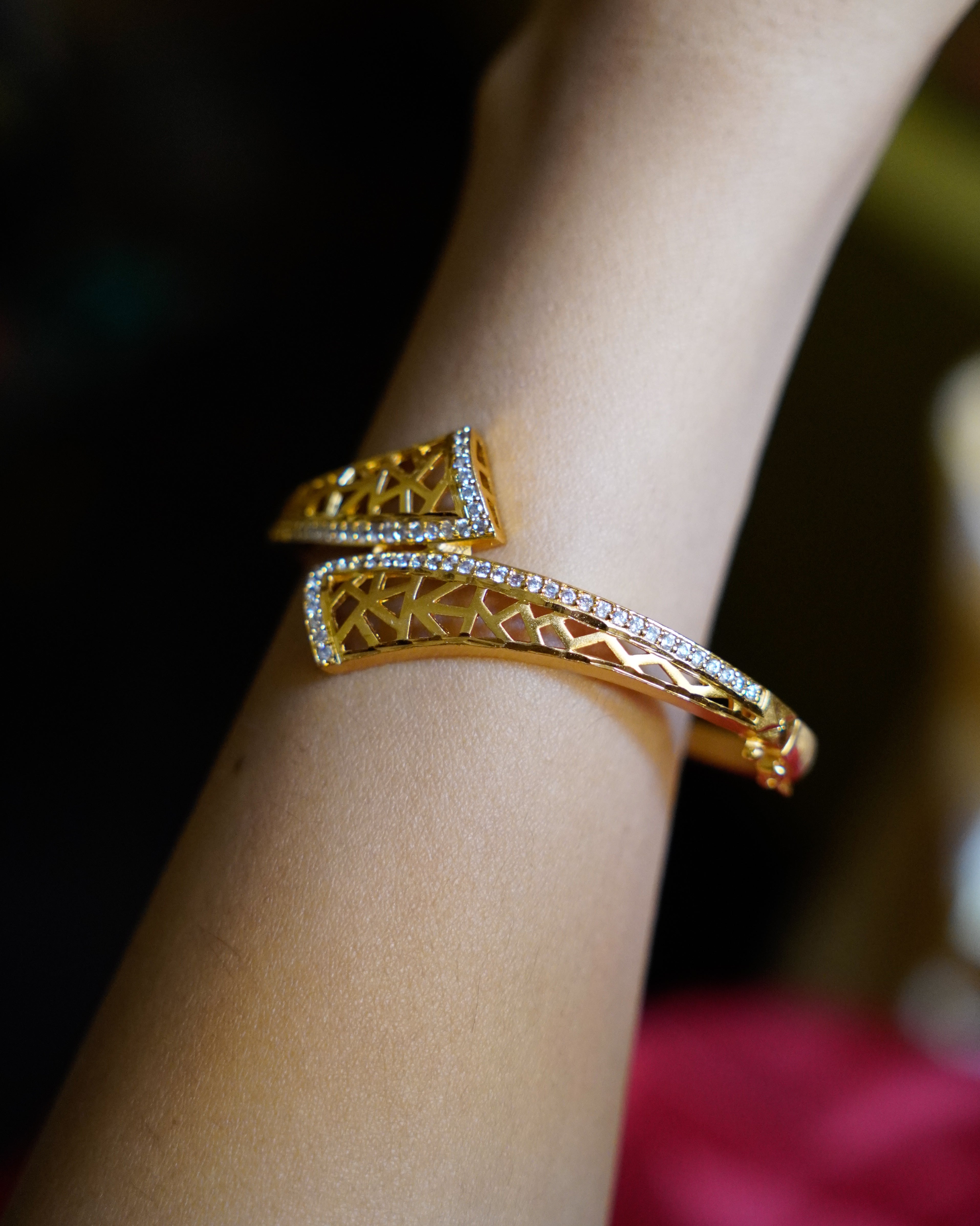 ORO-Beautiful Diamond Gold Bracelet