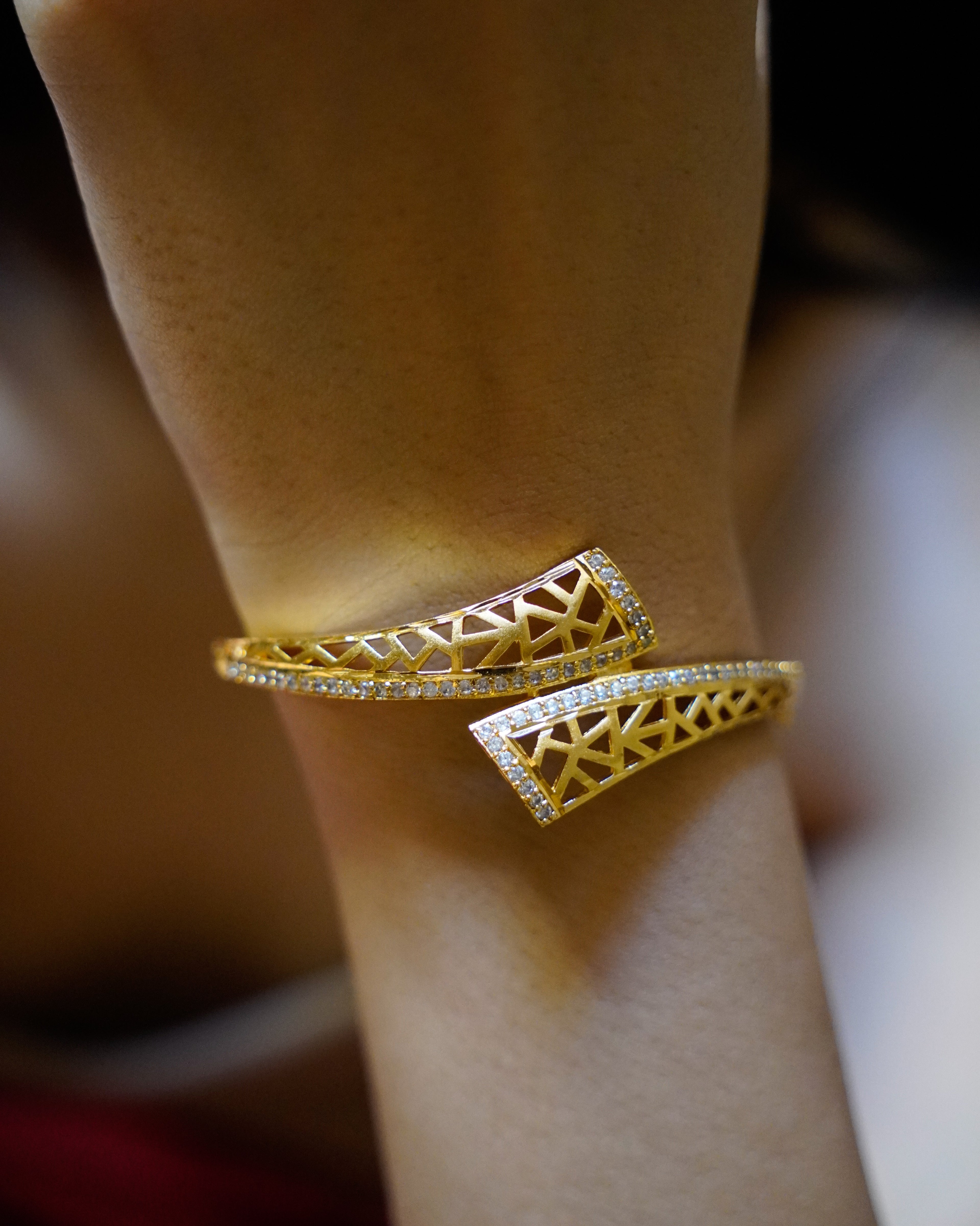ORO-Beautiful Diamond Gold Bracelet