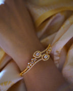 ORO- Ad Studded Leaf Style Bracelet