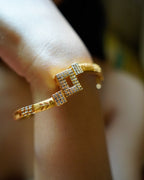 ORO- Exquisite Gold Bangle