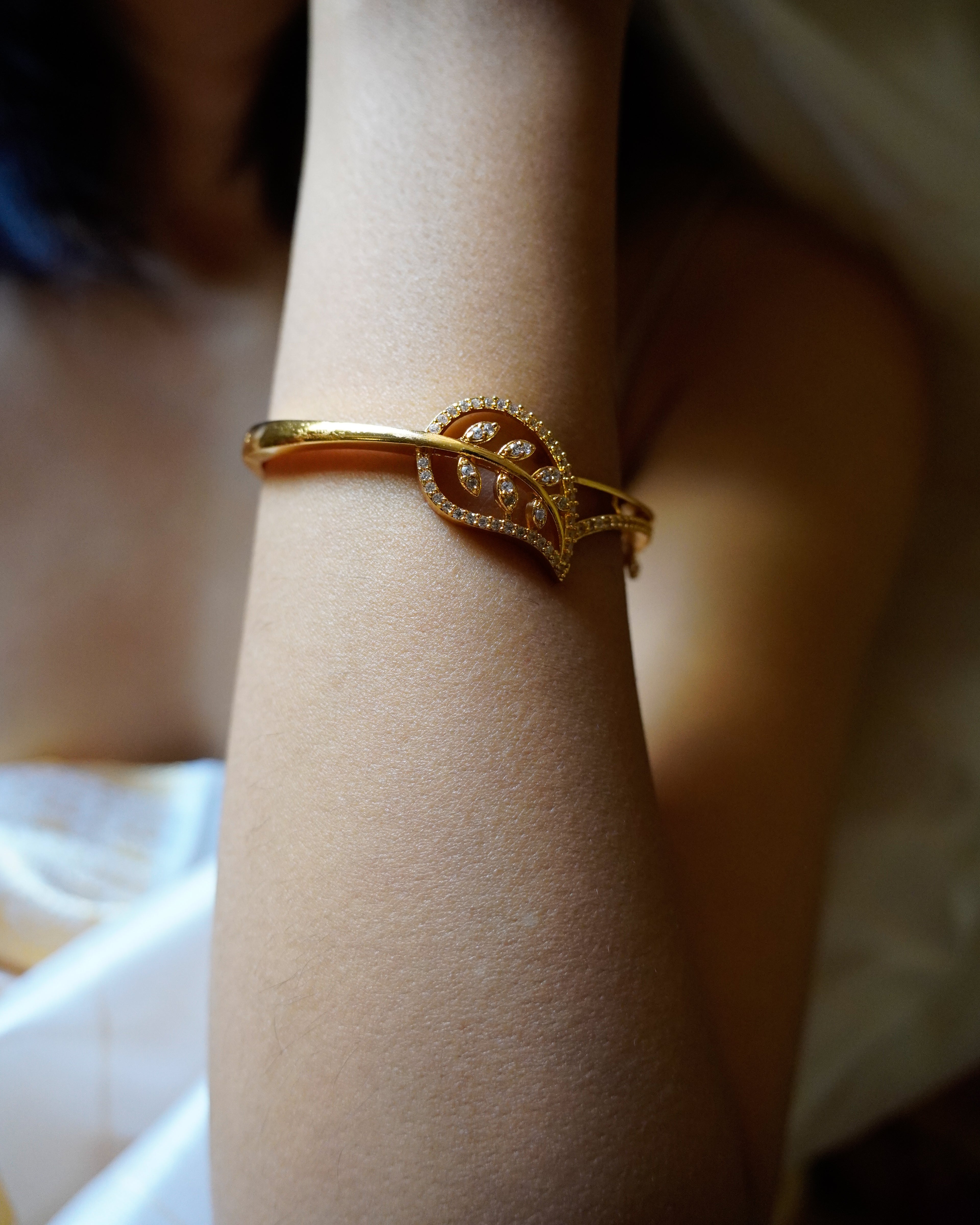 ORO- Stylish Leaf Diamond Bangle