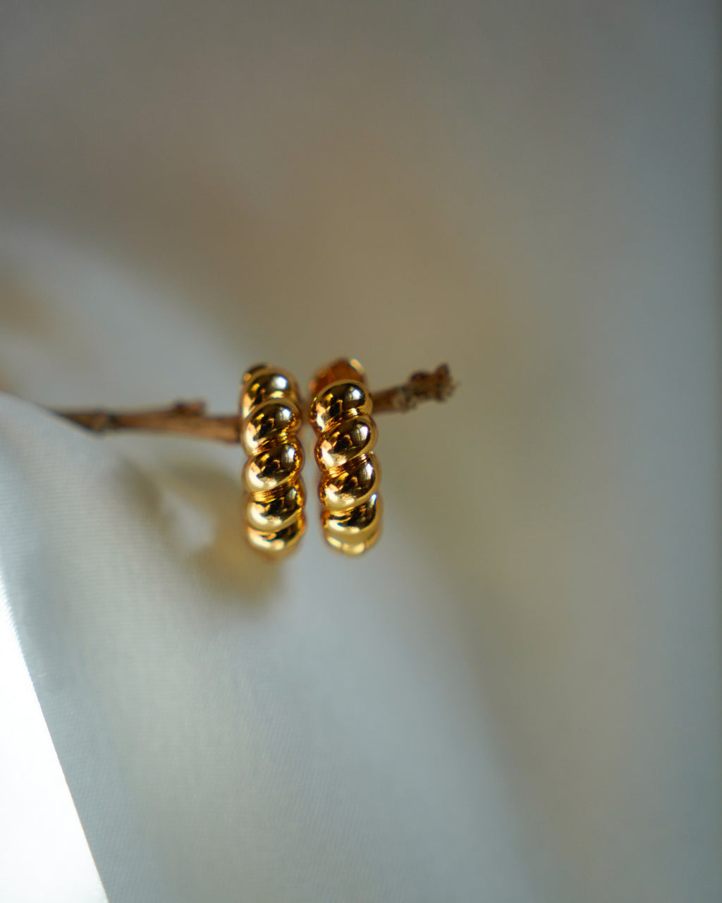 FLORA-Minimal Gold Hoop Earrings for Women | Everyday Lightweight Hoops