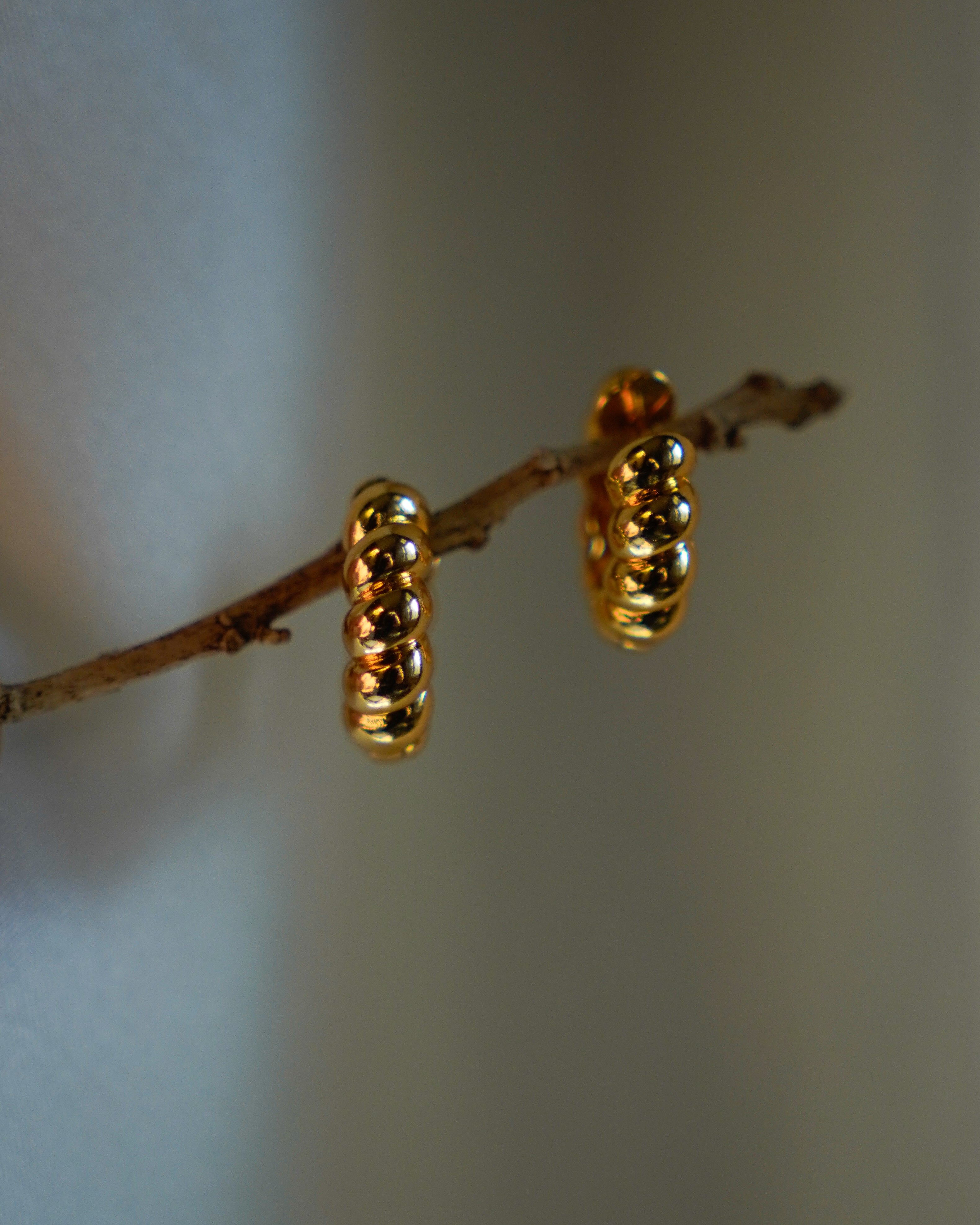 FLORA-Minimal Gold Hoop Earrings for Women | Everyday Lightweight Hoops