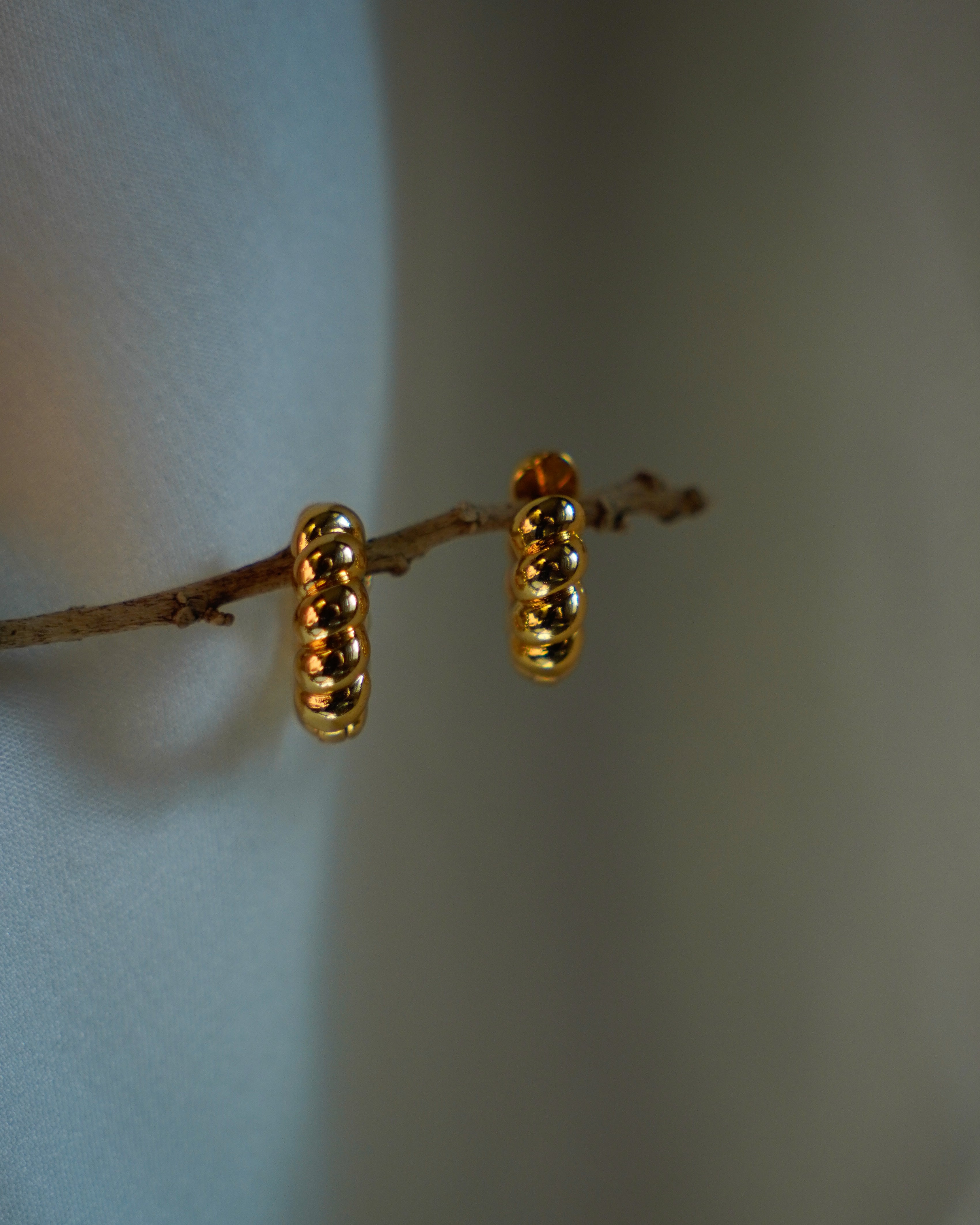 FLORA-Minimal Gold Hoop Earrings for Women | Everyday Lightweight Hoops