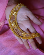 ORO-Mesmerizing Floral Gold Necklace Set