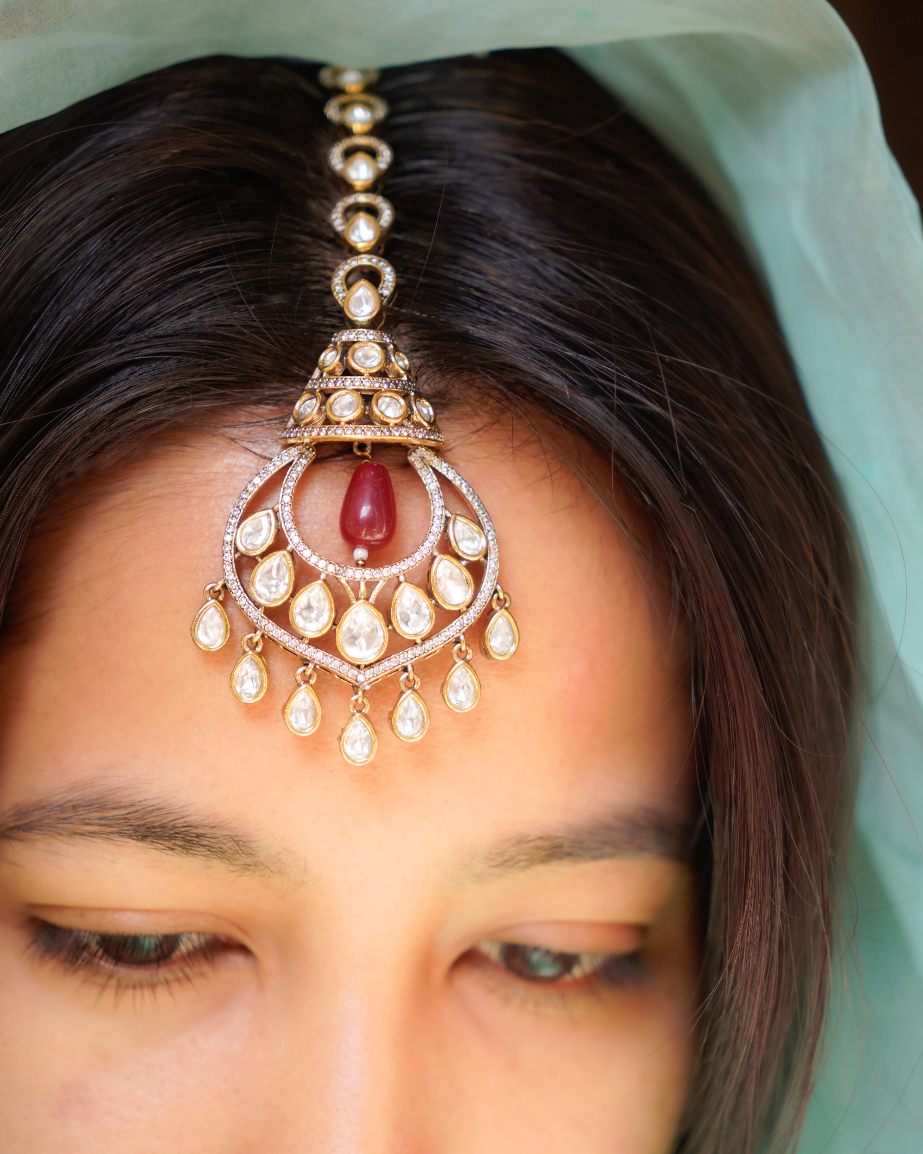 ROOP- Radiant Regal Maang Tikka