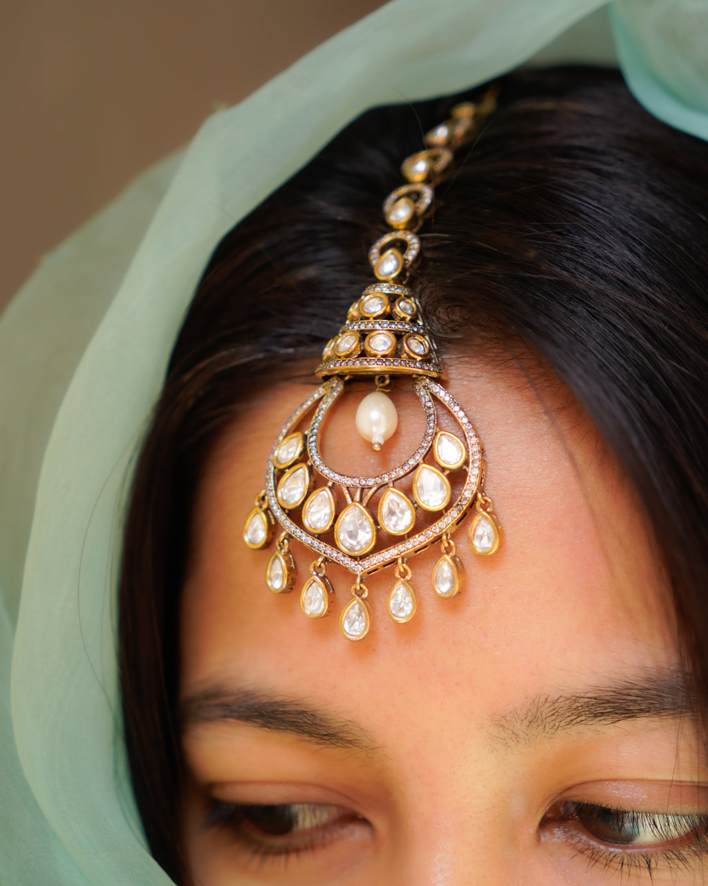 ROOP- Radiant Regal Maang Tikka