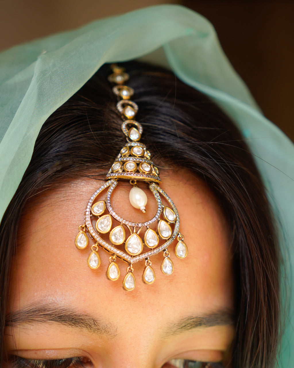 ROOP- Radiant Regal Maang Tikka