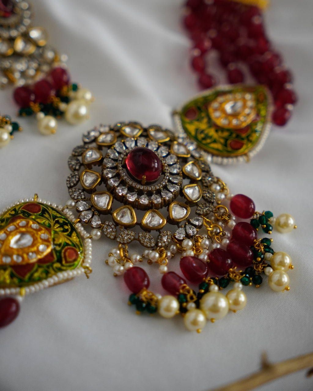ZIKHIN- Radiant Elegance Kundan Choker Set with Stunning Red Quartz