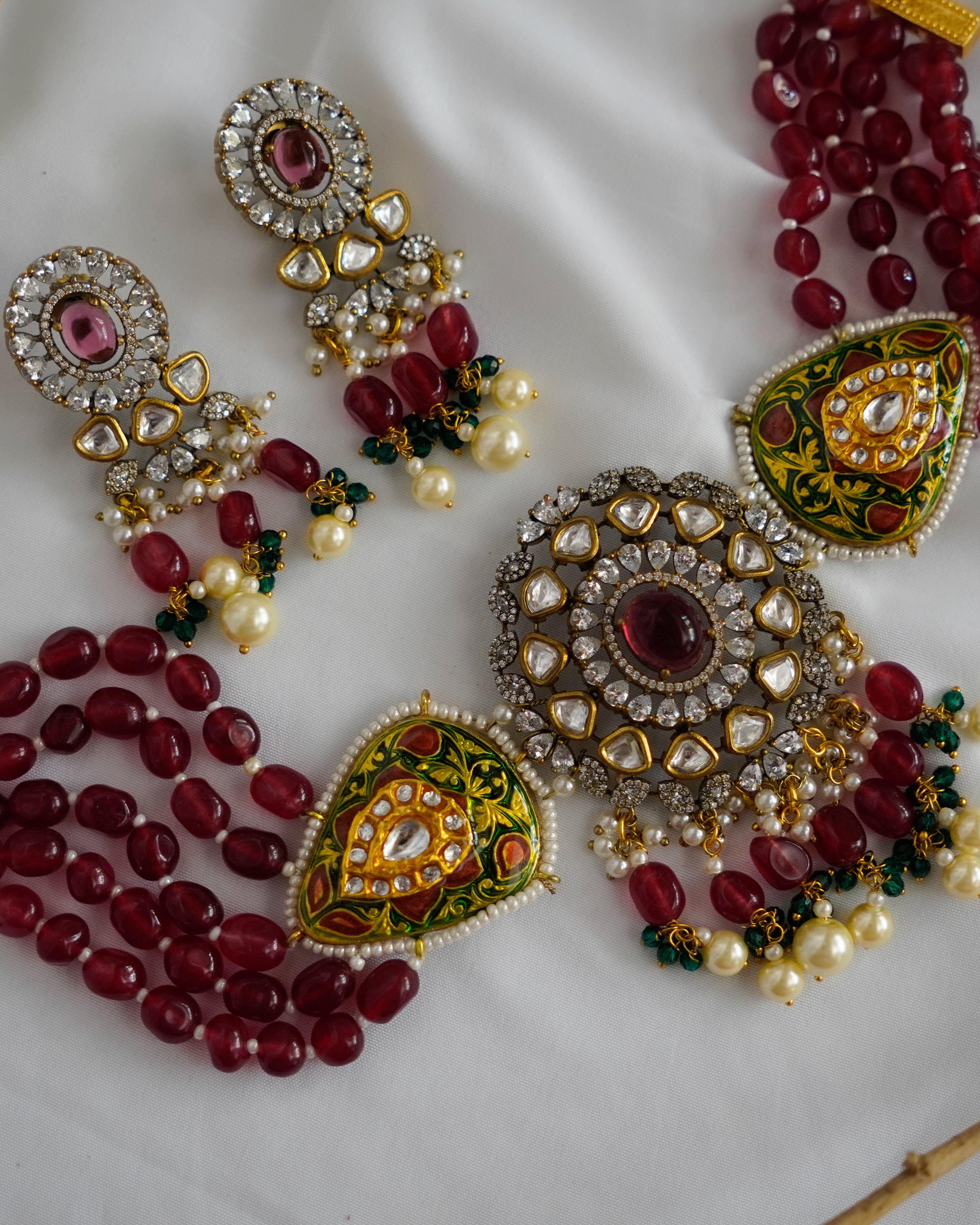 ZIKHIN- Radiant Elegance Kundan Choker Set with Stunning Red Quartz