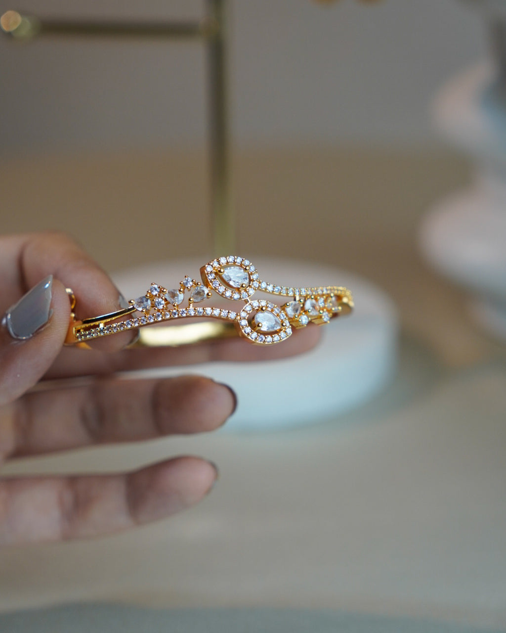 ORO- Ad Studded Leaf Style Bracelet