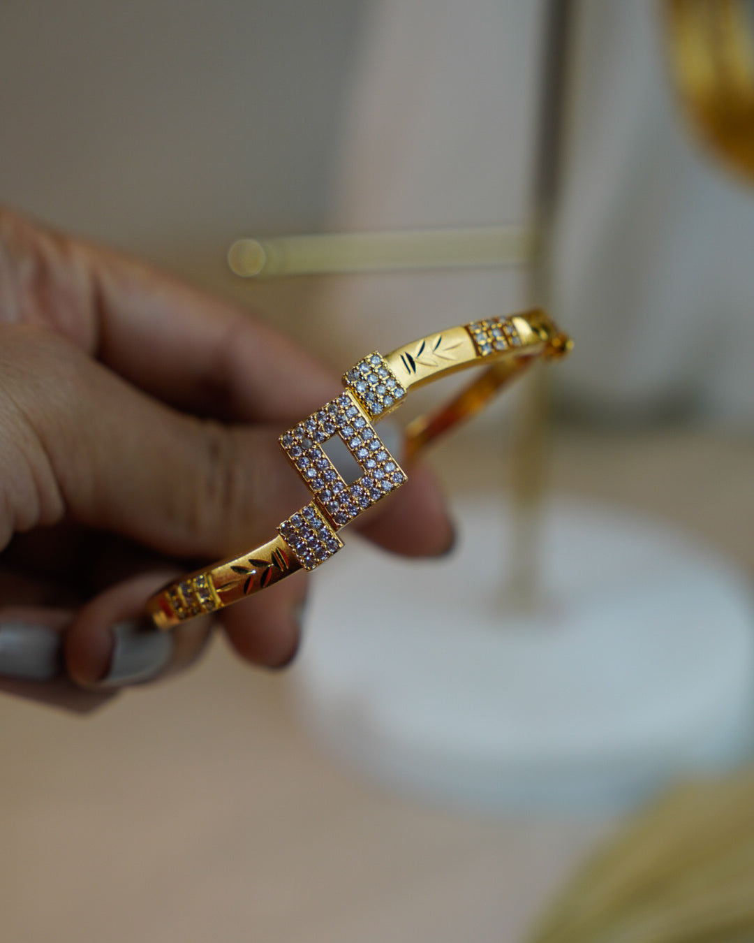 ORO- Exquisite Gold Bangle