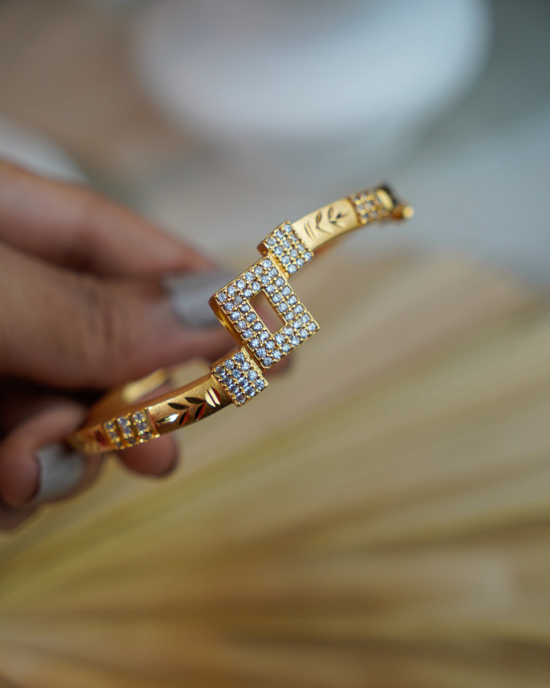 ORO- Exquisite Gold Bangle