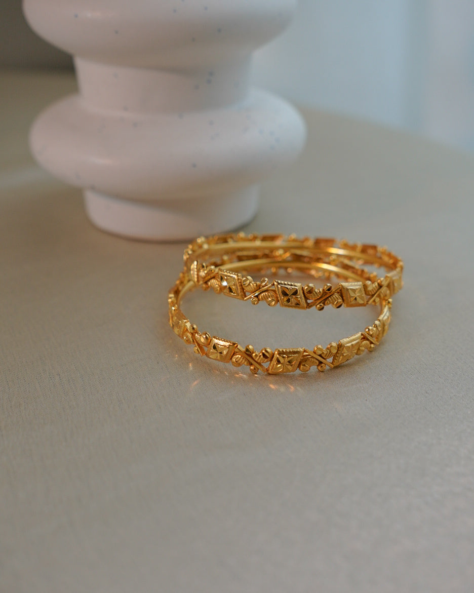 ORO-ORO Traditional Gold Churi Bangles